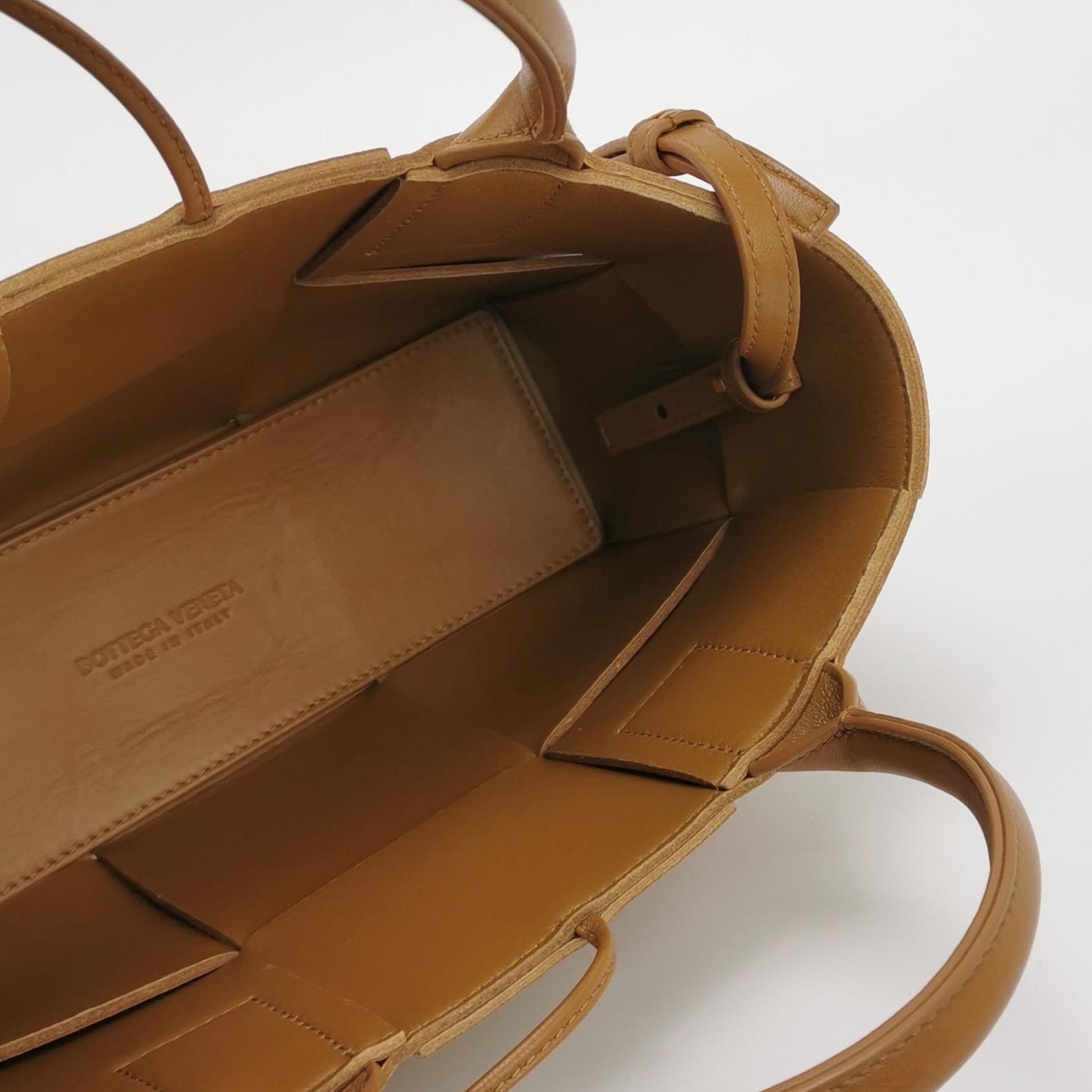 Bottega Veneta Arco Tote Maxi Intrecciato Leather Candy — photo 8 of 14