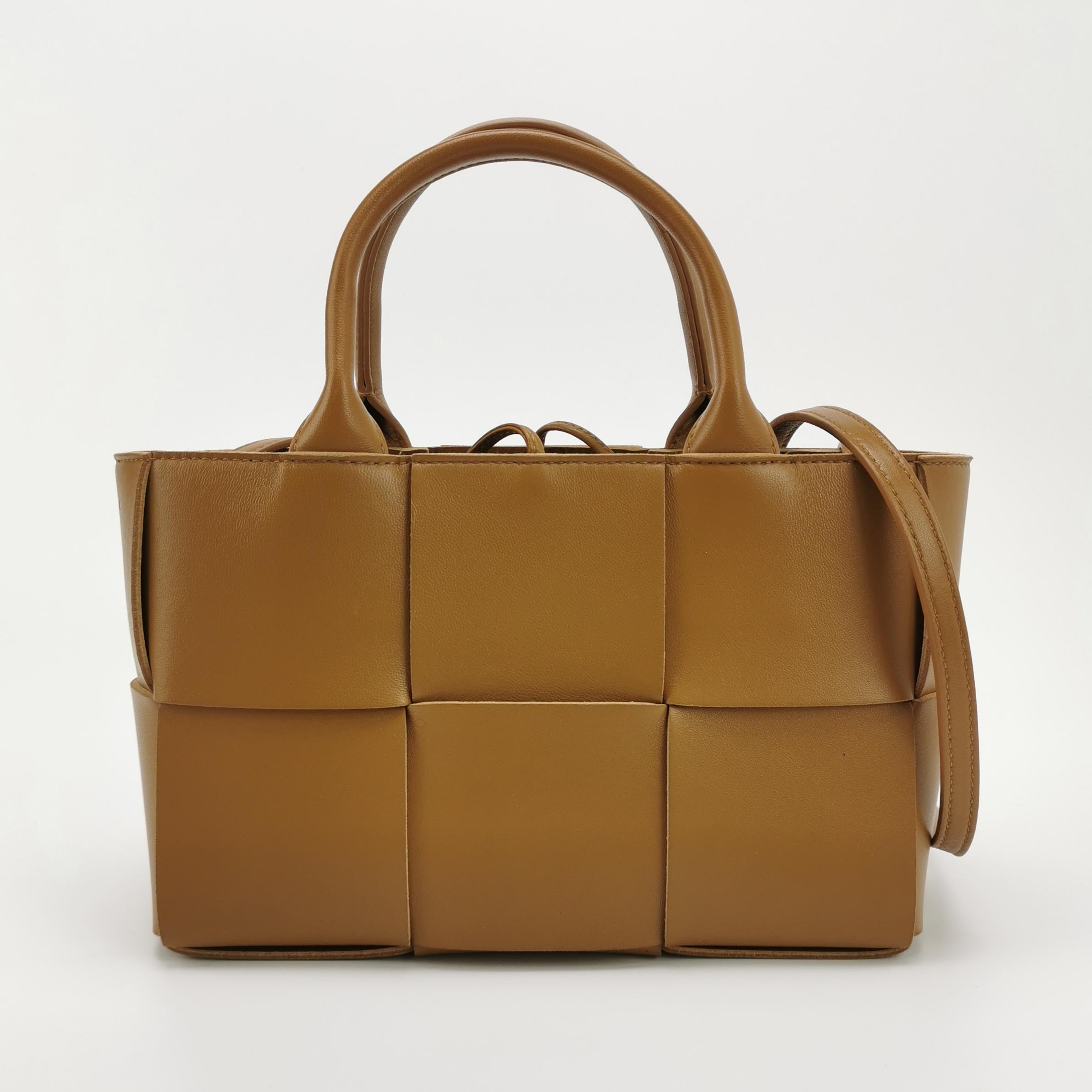 Bottega Veneta Arco Tote Maxi Intrecciato Leather Candy — photo 5 of 14
