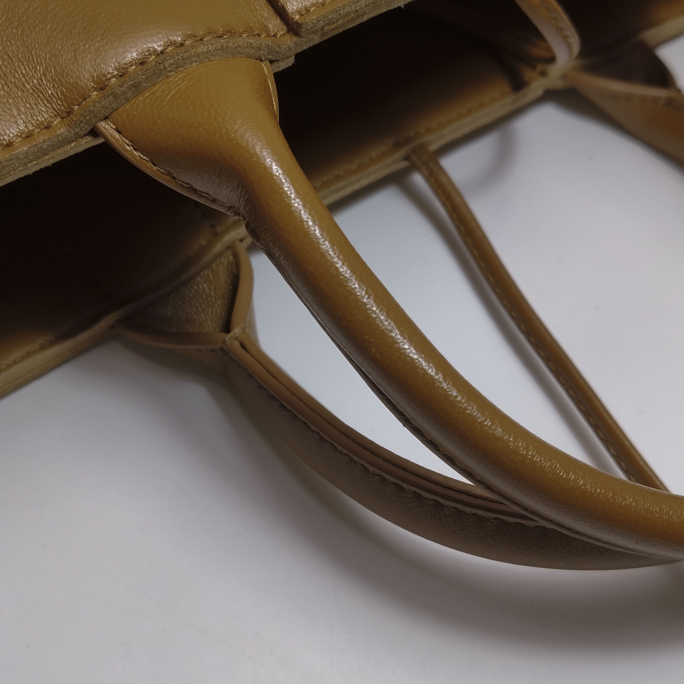 Bottega Veneta Arco Tote Maxi Intrecciato Leather Candy — photo 11 of 14