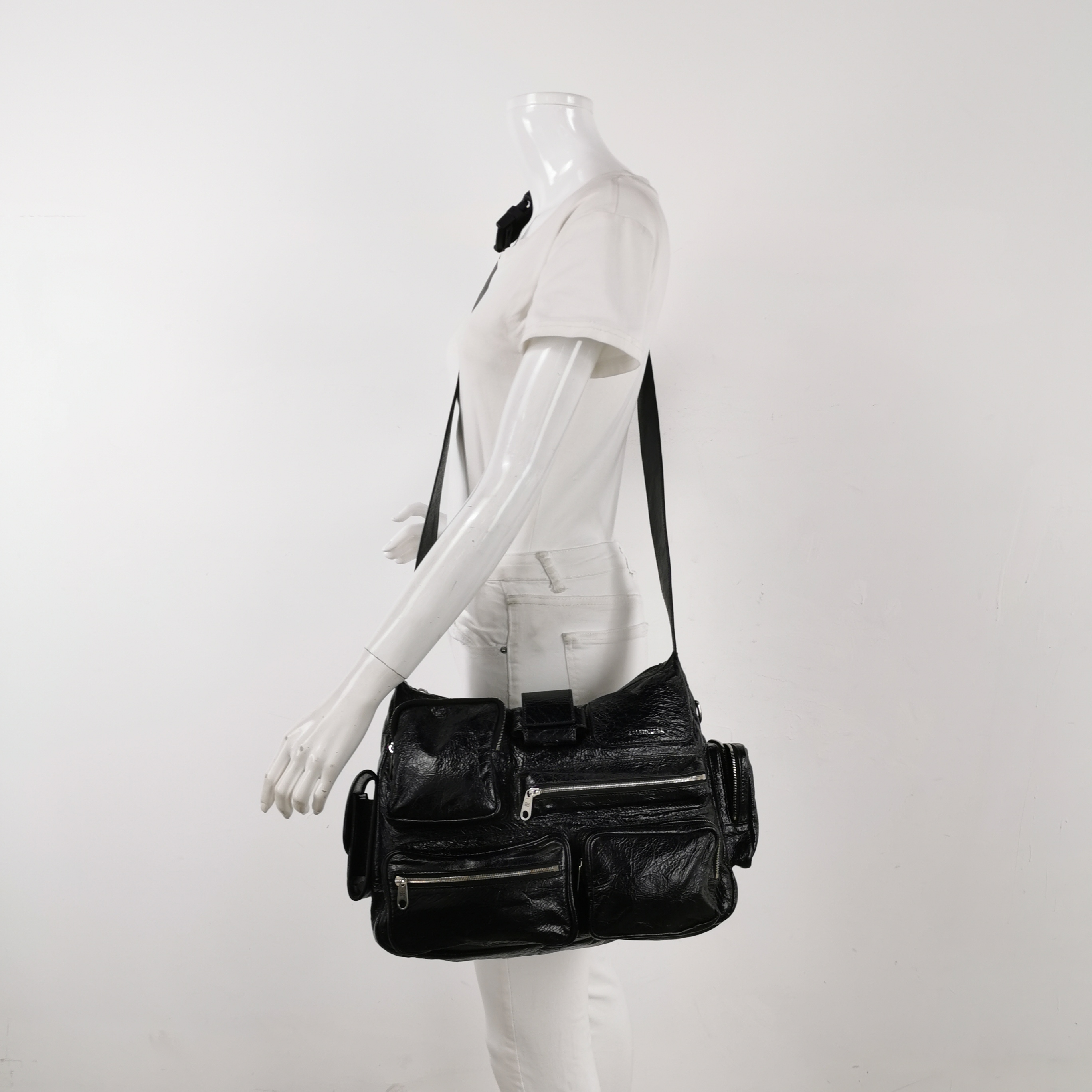 Balenciaga Superbusy Messenger Bag Leather Medium — alternate view