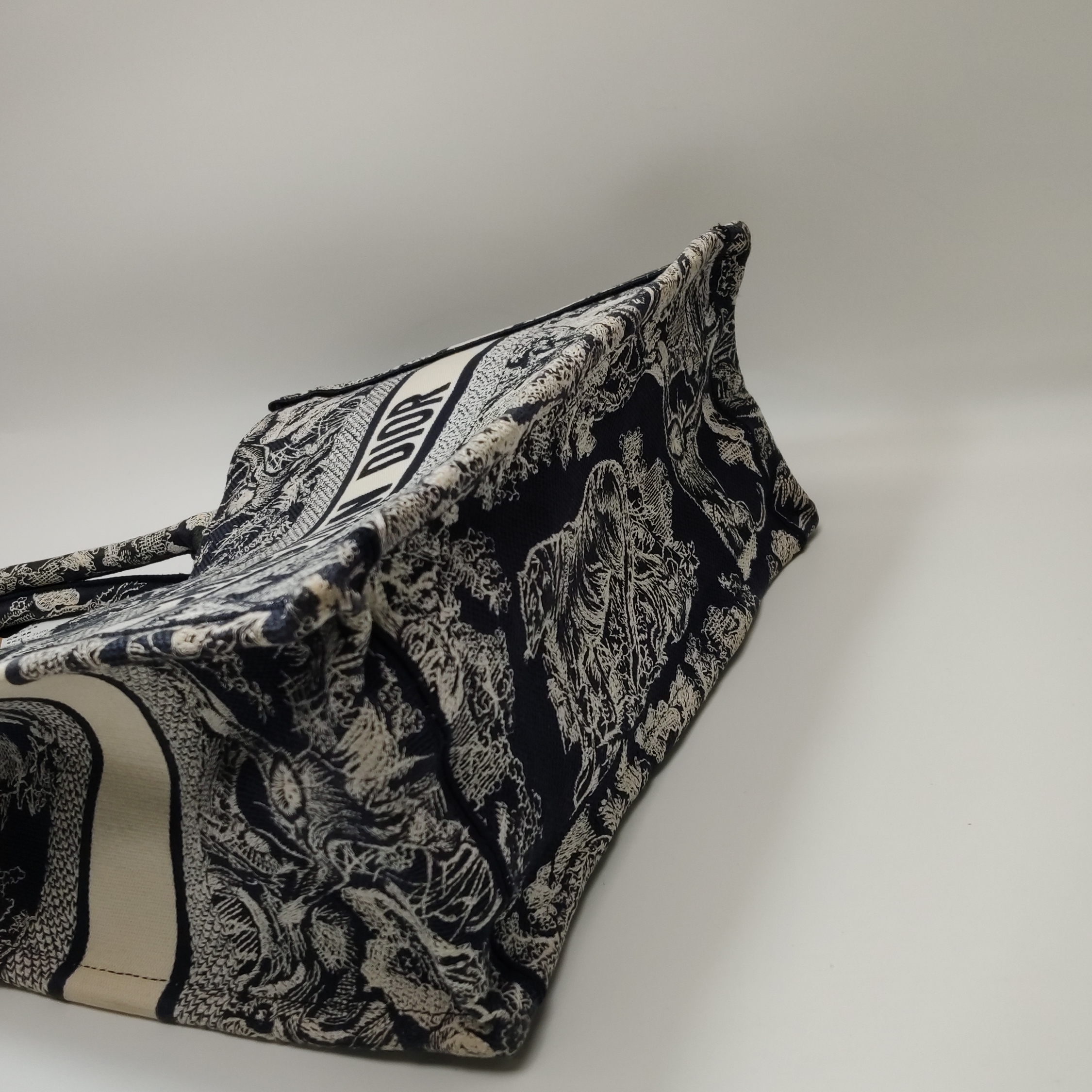 Christian Dior Book Tote Embroidered Canvas Large — photo 8 of 14