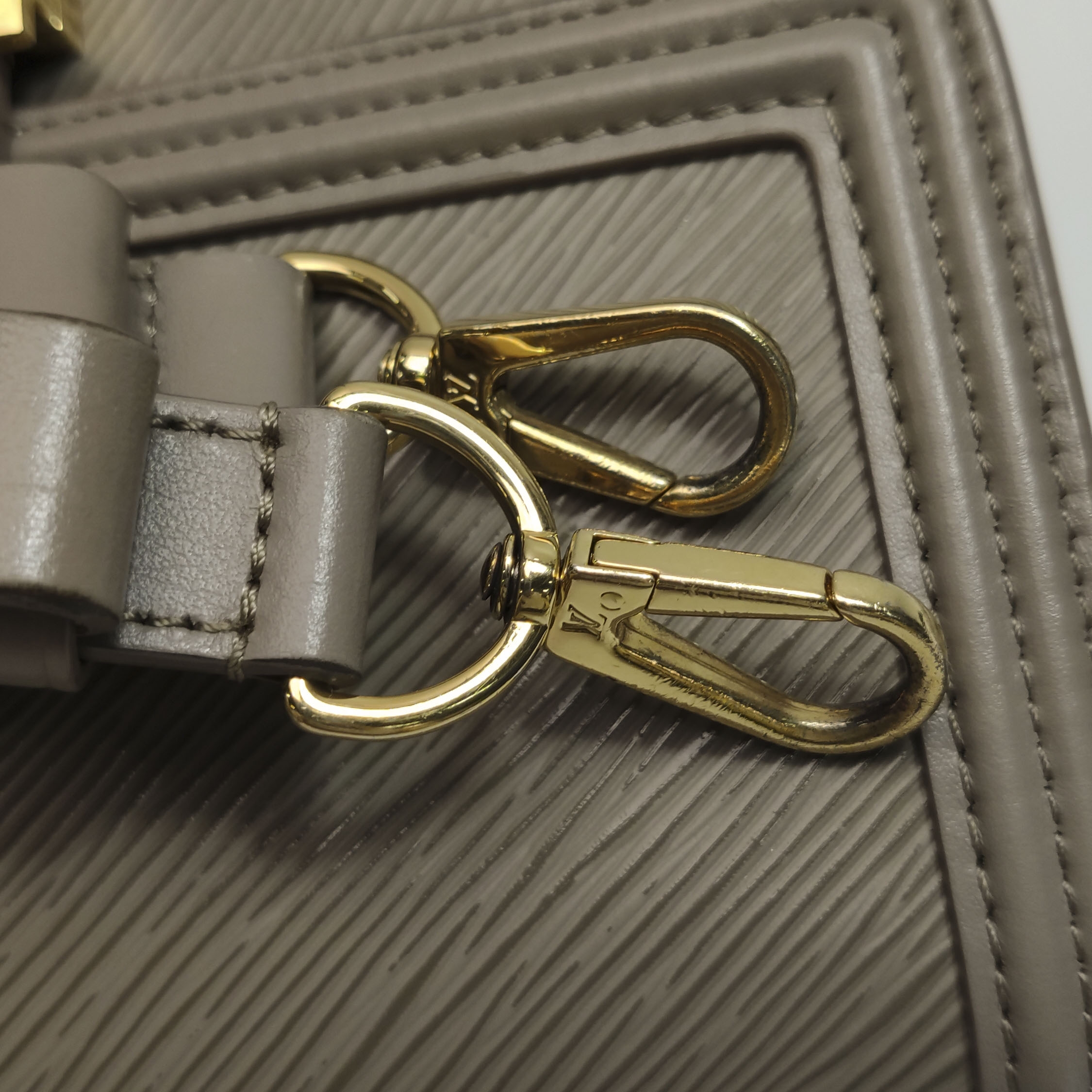Louis Vuitton(LV) Dauphine Shoulder Bag Epi Leather Medium — photo 14 of 15