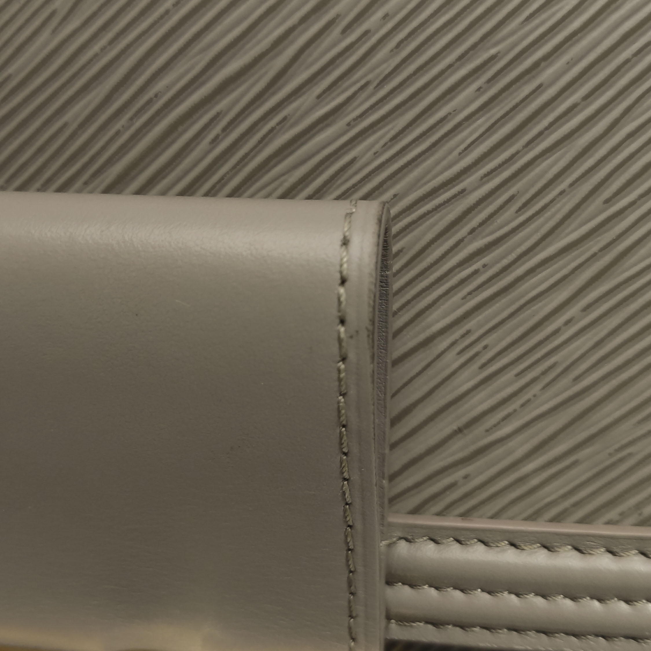 Louis Vuitton(LV) Dauphine Shoulder Bag Epi Leather Medium — photo 13 of 15