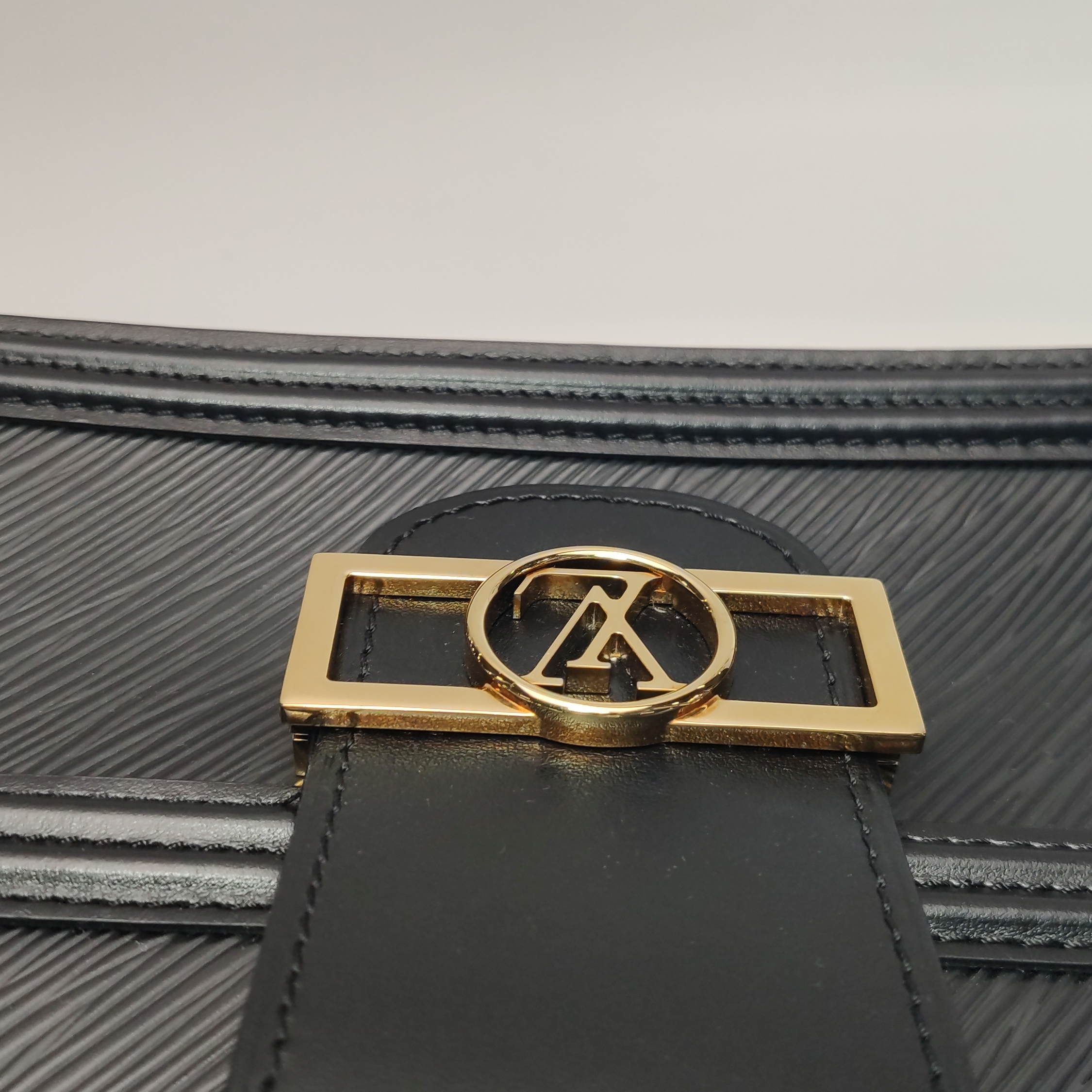 Louis Vuitton(LV) Dauphine Shoulder Bag Epi Leather Medium — photo 10 of 14