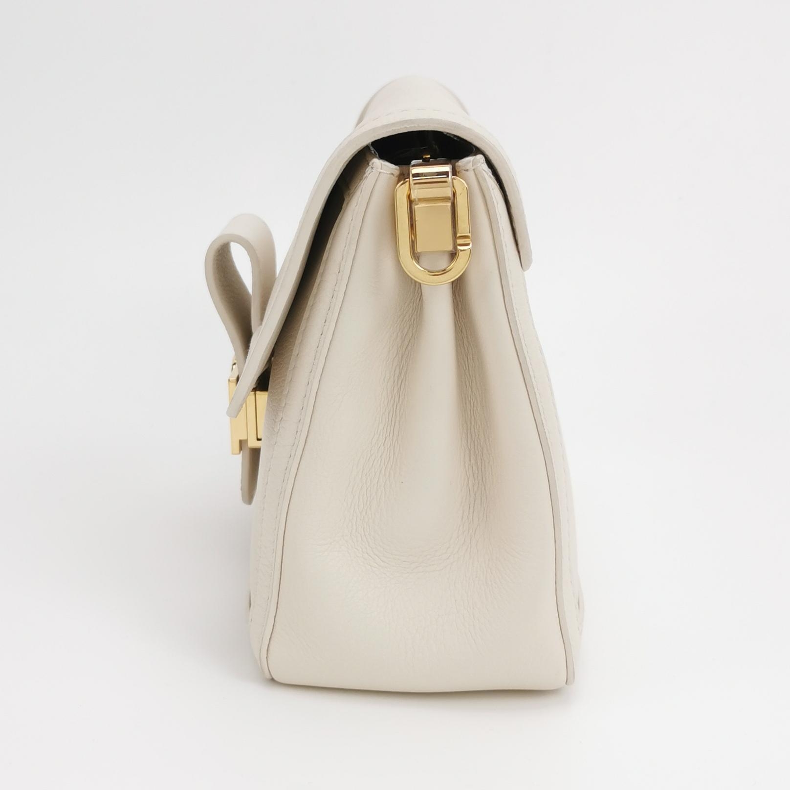 Louis Vuitton(LV) Dauphine Shoulder Bag Epi Leather Medium — photo 3 of 16