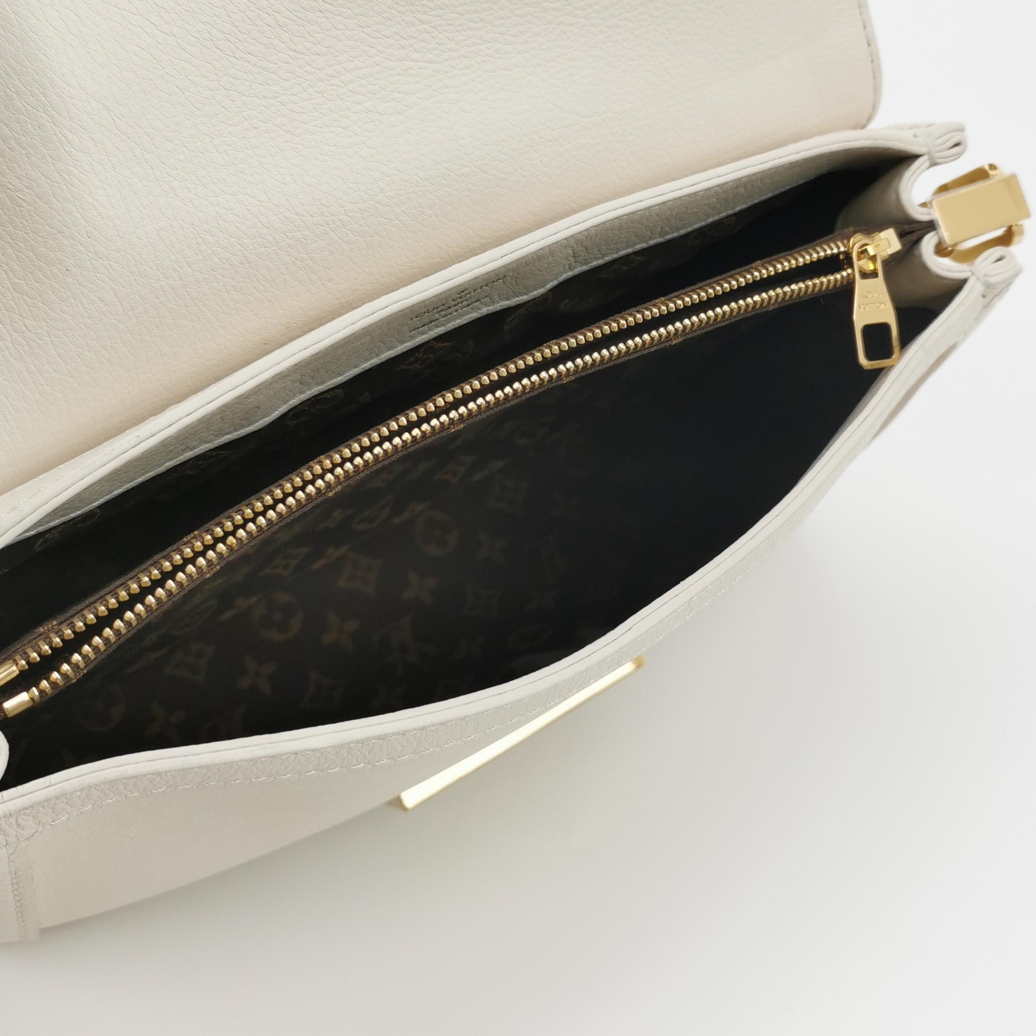 Louis Vuitton(LV) Dauphine Shoulder Bag Epi Leather Medium — photo 9 of 16