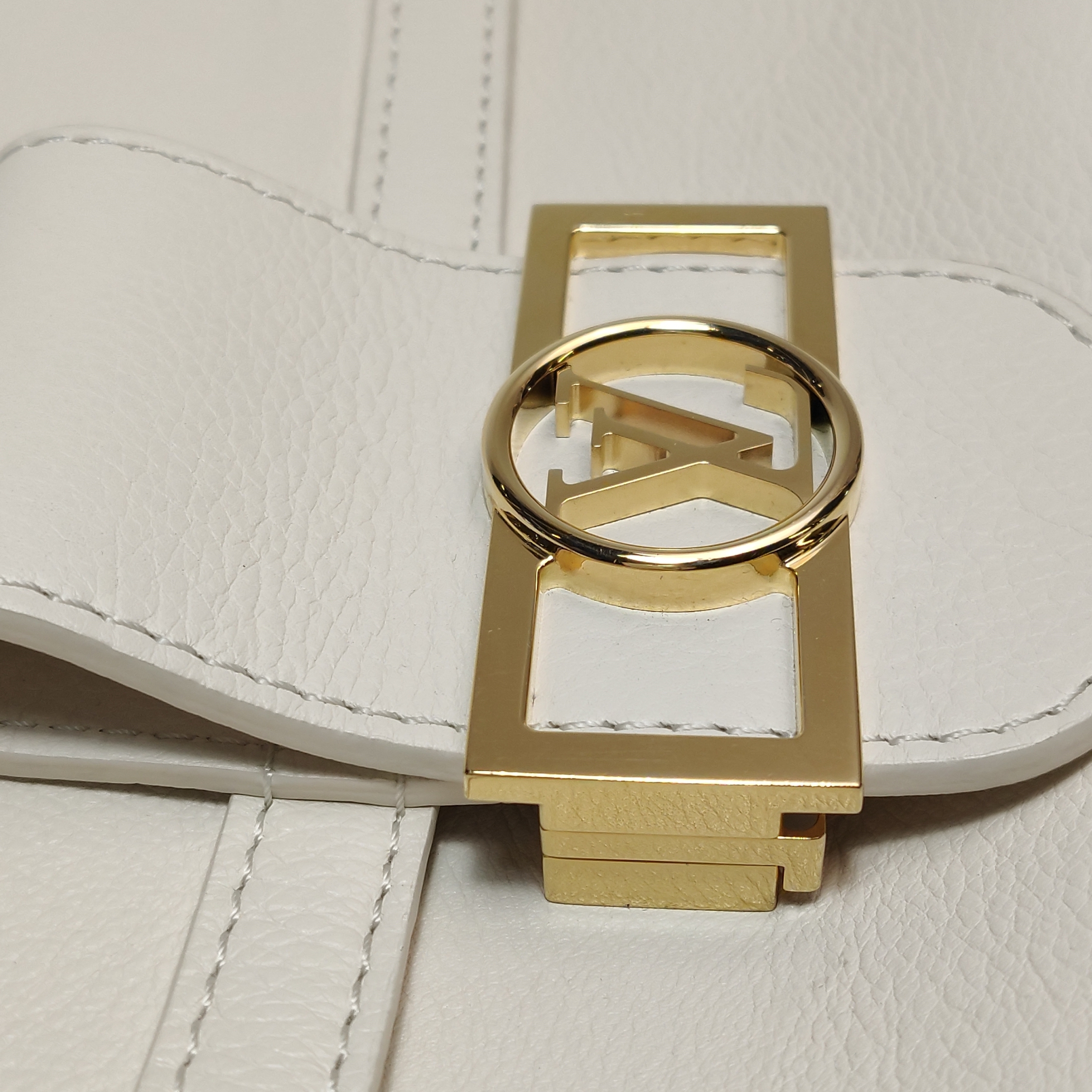 Louis Vuitton(LV) Dauphine Shoulder Bag Epi Leather Medium — photo 11 of 16