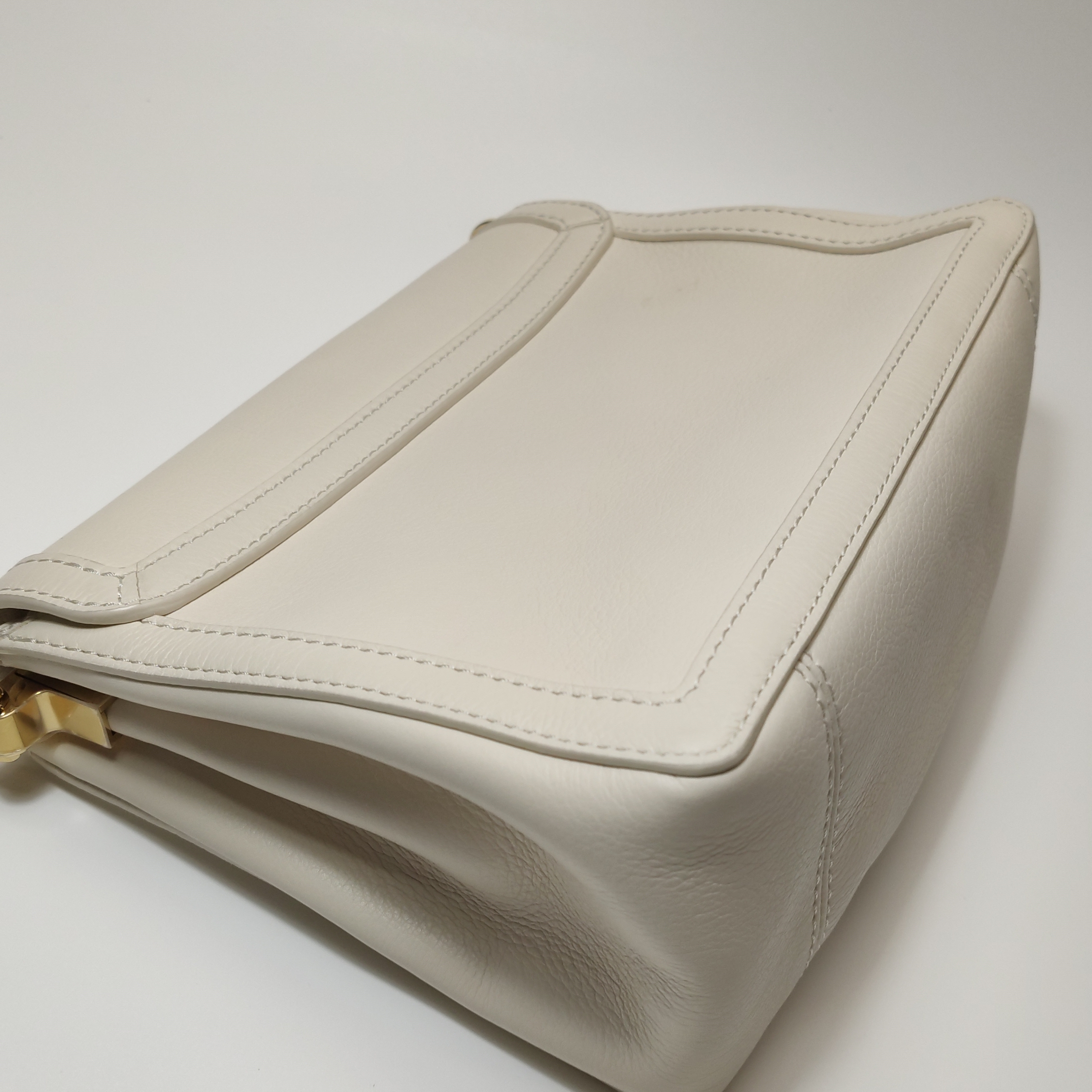 Louis Vuitton(LV) Dauphine Shoulder Bag Epi Leather Medium — photo 8 of 16