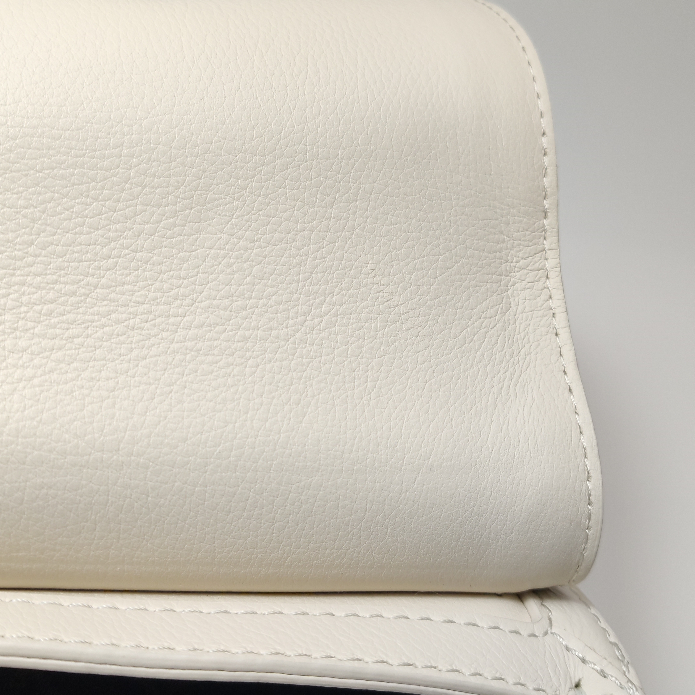 Louis Vuitton(LV) Dauphine Shoulder Bag Epi Leather Medium — photo 10 of 16