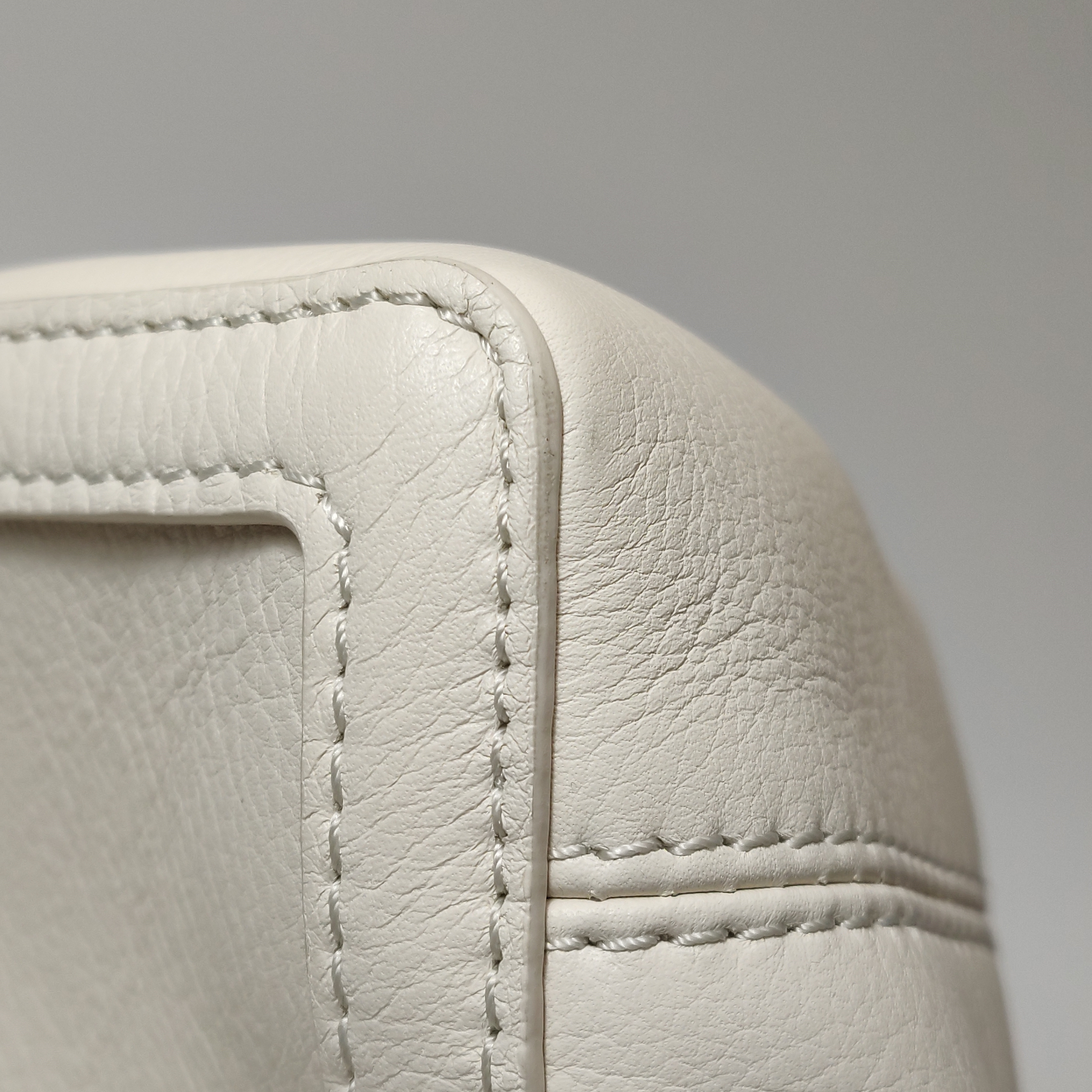 Louis Vuitton(LV) Dauphine Shoulder Bag Epi Leather Medium — photo 12 of 16