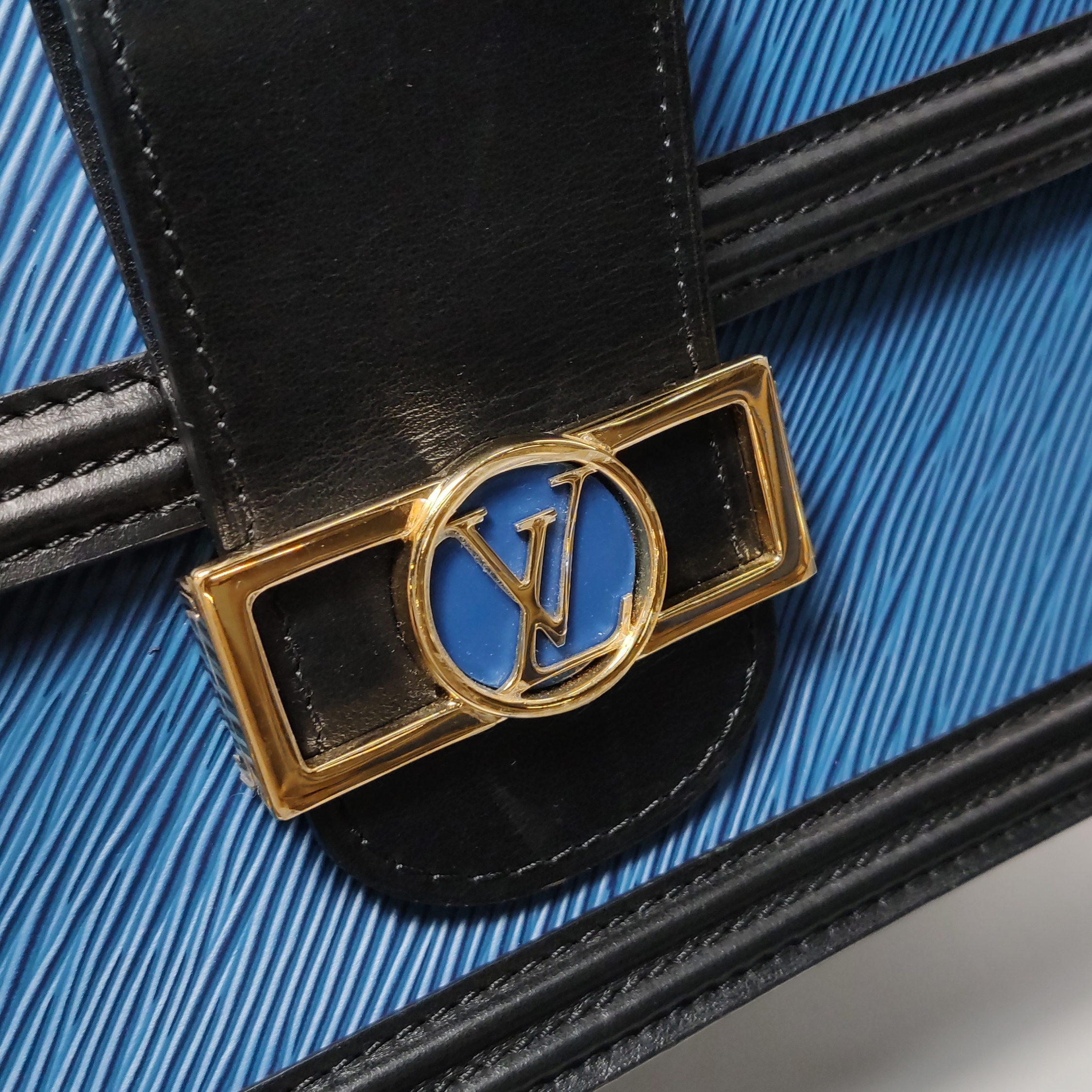 Louis Vuitton(LV) Dauphine Shoulder Bag Epi Leather Medium — photo 9 of 14