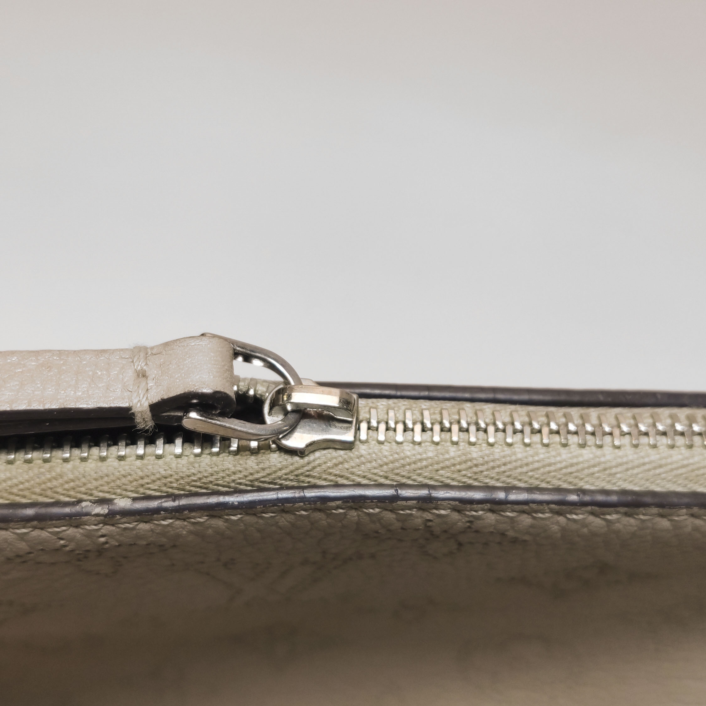 Louis Vuitton(LV) Babylone Handbag Mahina Leather BB — photo 14 of 17