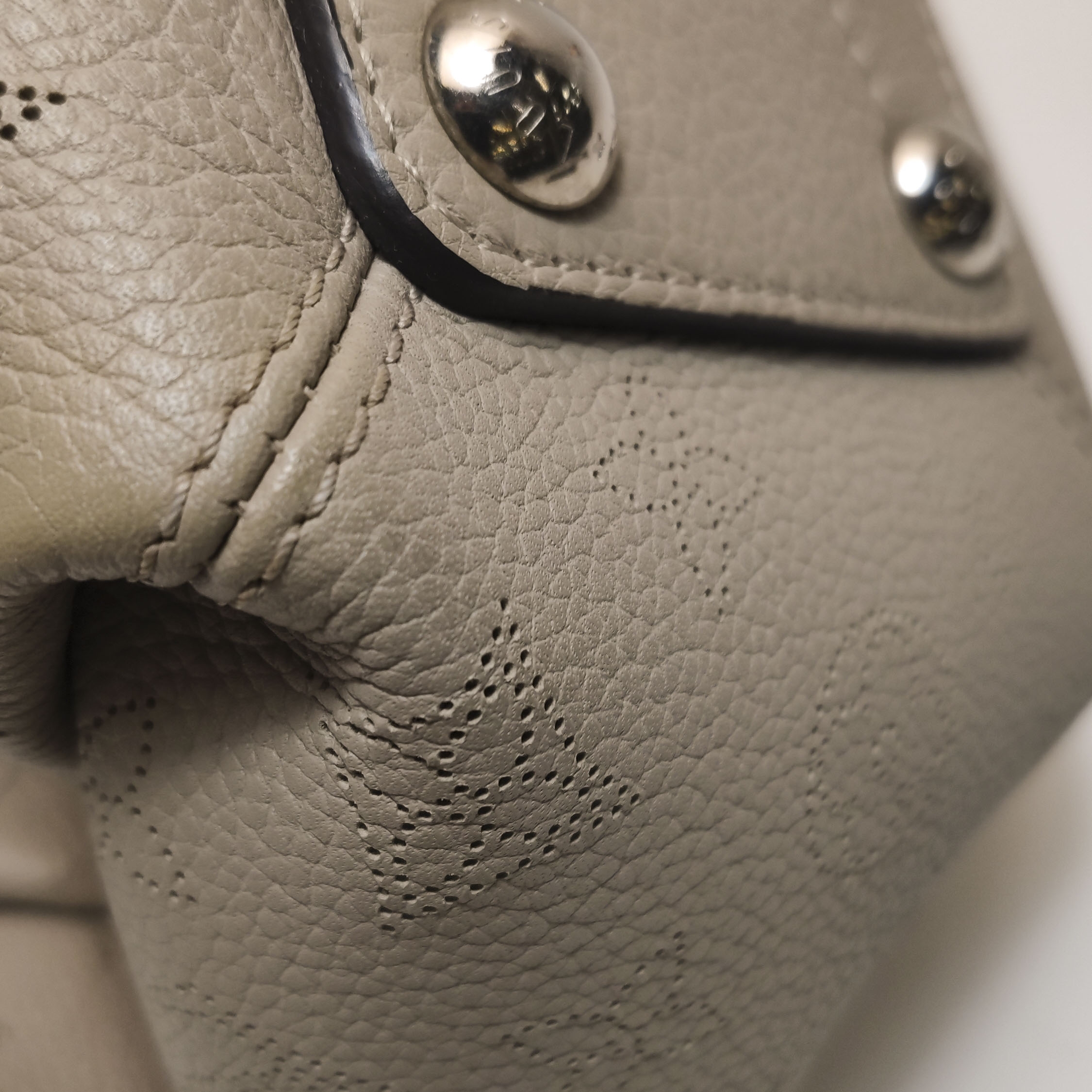 Louis Vuitton(LV) Babylone Handbag Mahina Leather BB — photo 10 of 17