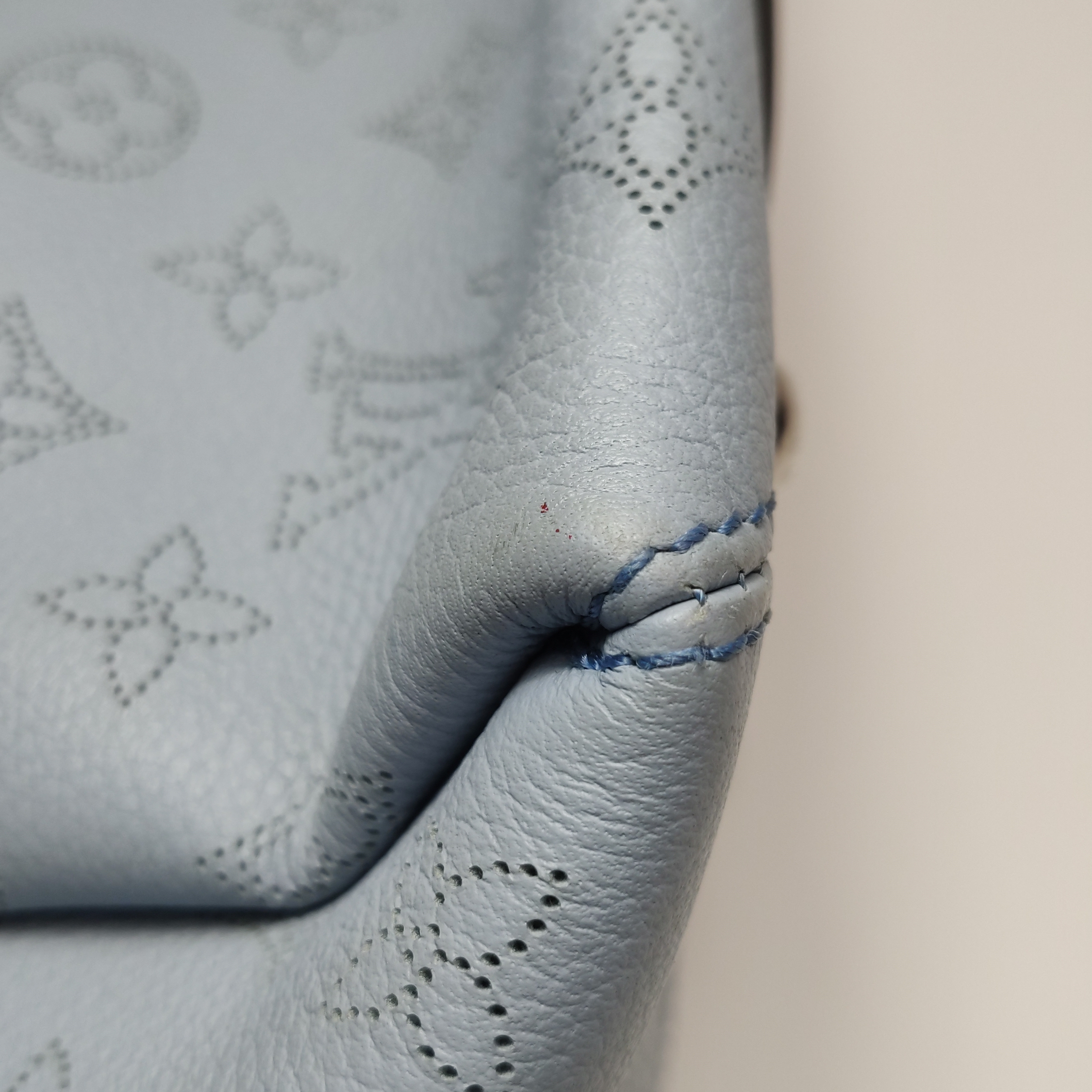 Louis Vuitton(LV) Babylone Handbag Mahina Leather BB — photo 11 of 14