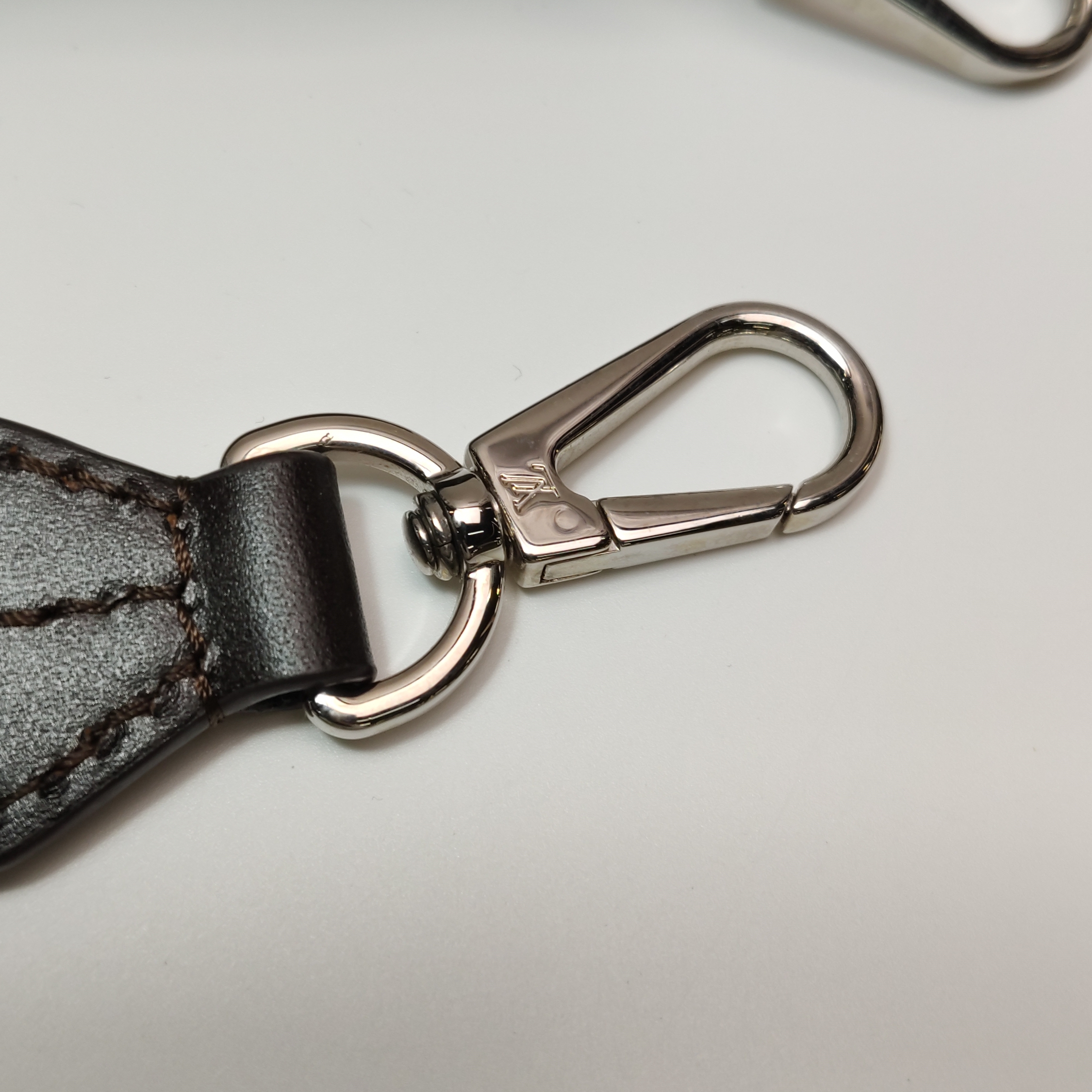 Louis Vuitton(LV) Braided Handle Beaubourg Hobo Mahina Leather MM — photo 15 of 15