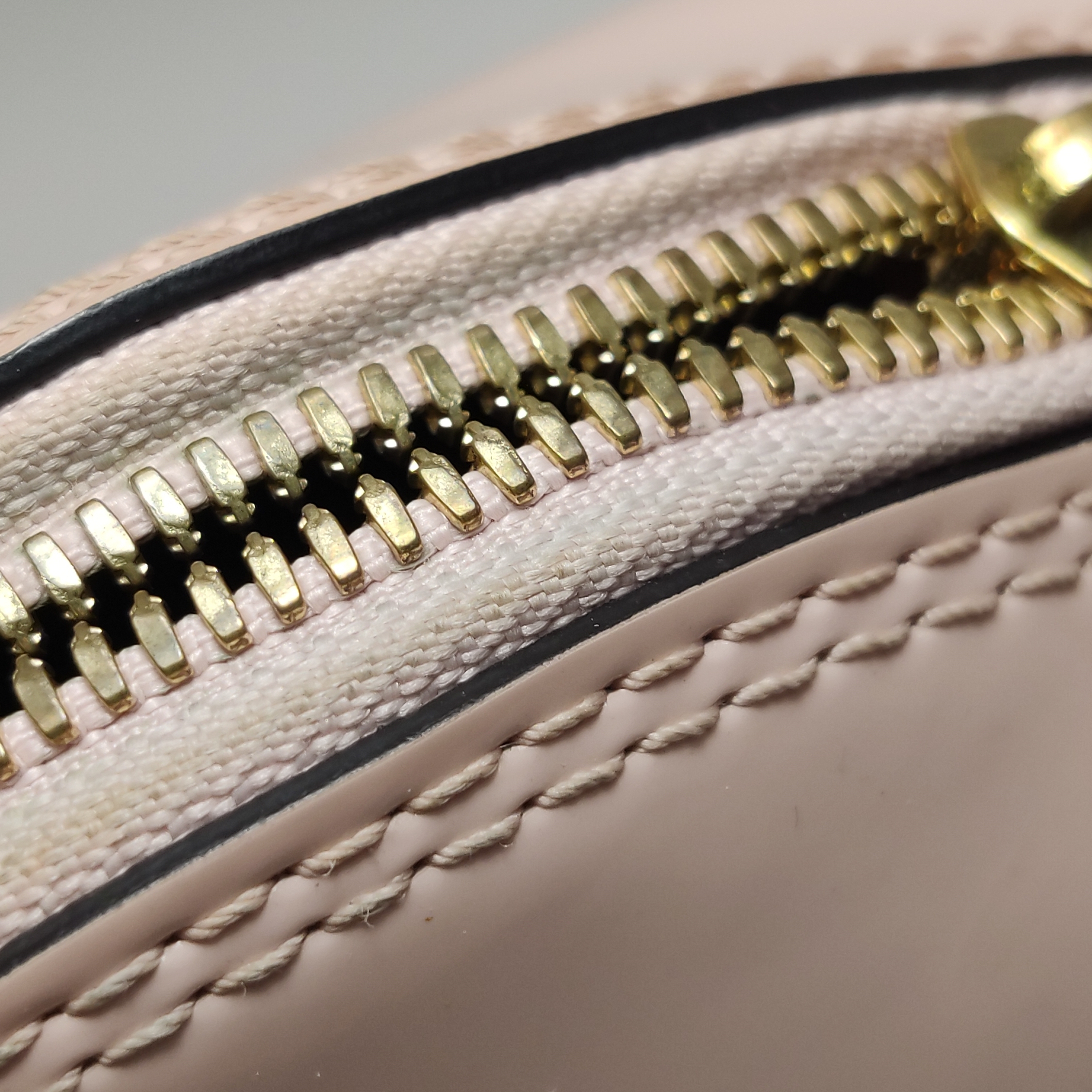 Louis Vuitton(LV) Alma Handbag Vernis with Monogram Canvas BB — photo 14 of 18