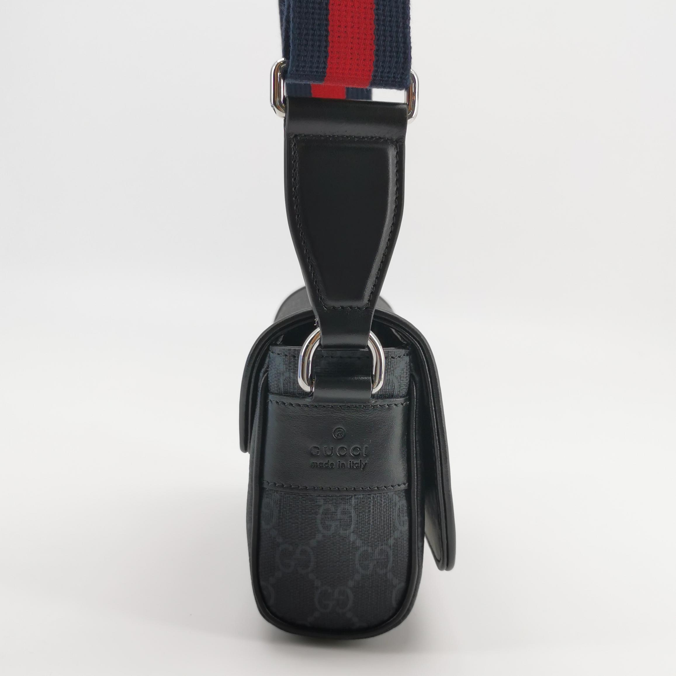 Gucci Flap Crossbody Bag GG Rubber Effect Super Mini — photo 4 of 12