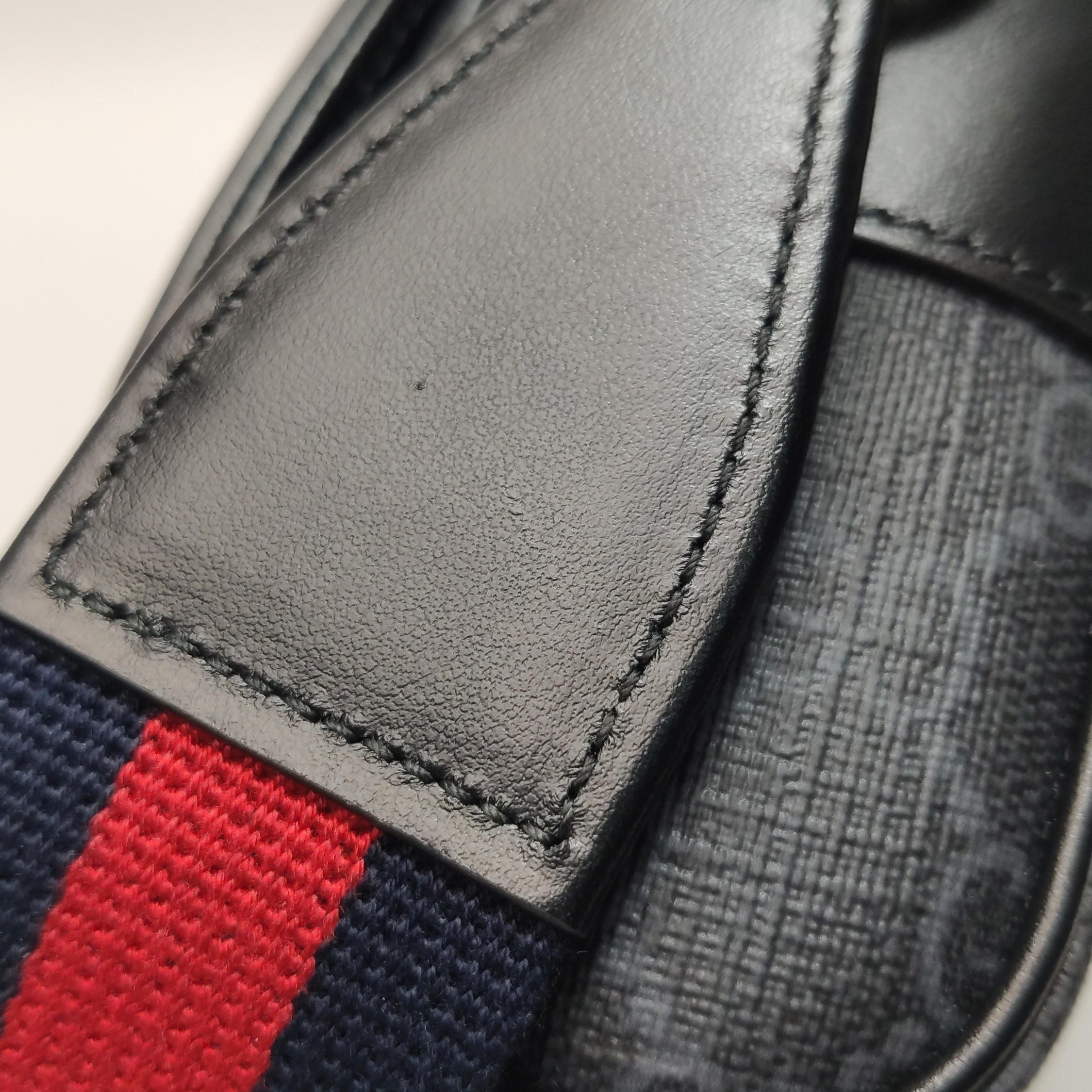 Gucci Flap Crossbody Bag GG Rubber Effect Super Mini — photo 10 of 12