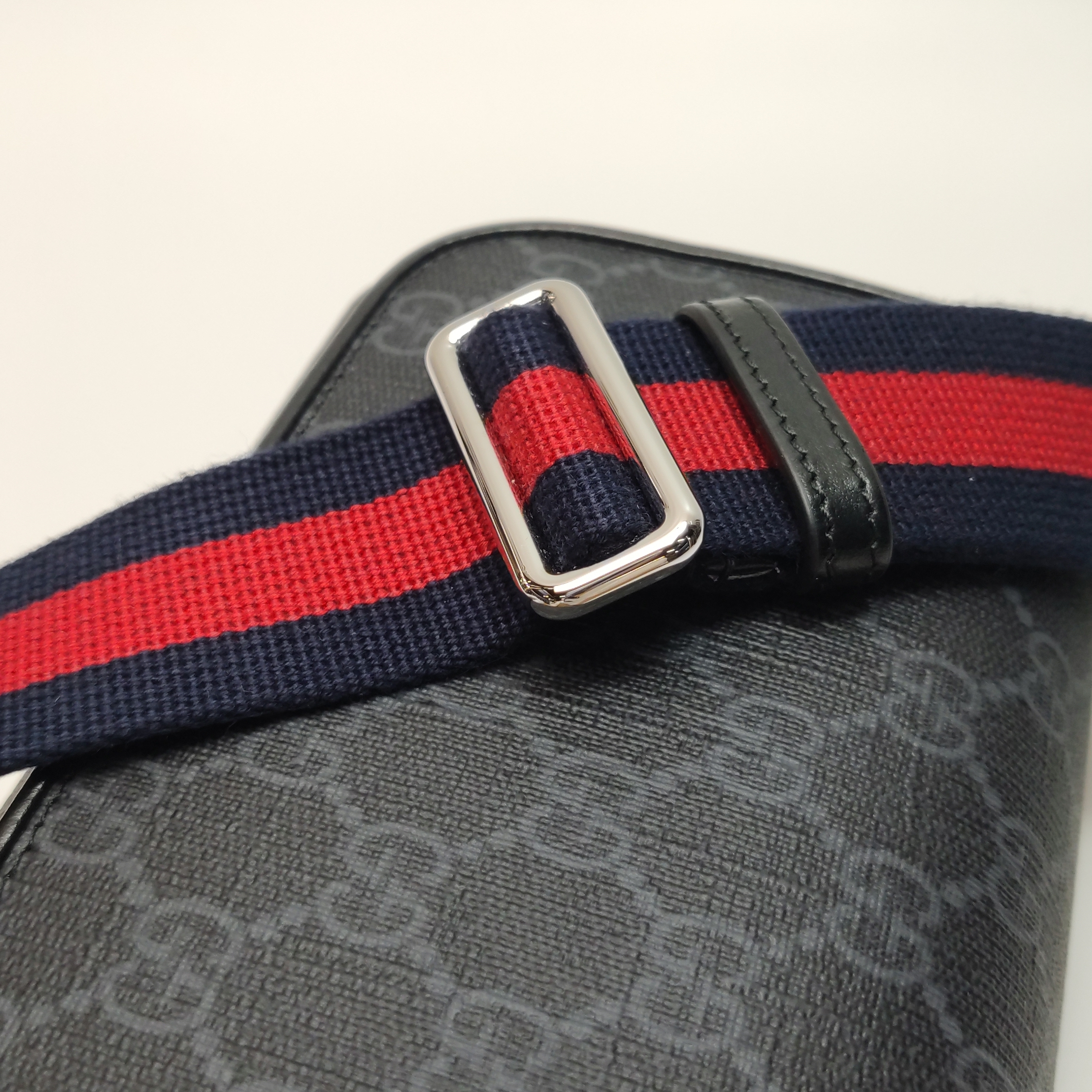 Gucci Flap Crossbody Bag GG Rubber Effect Super Mini — photo 9 of 12