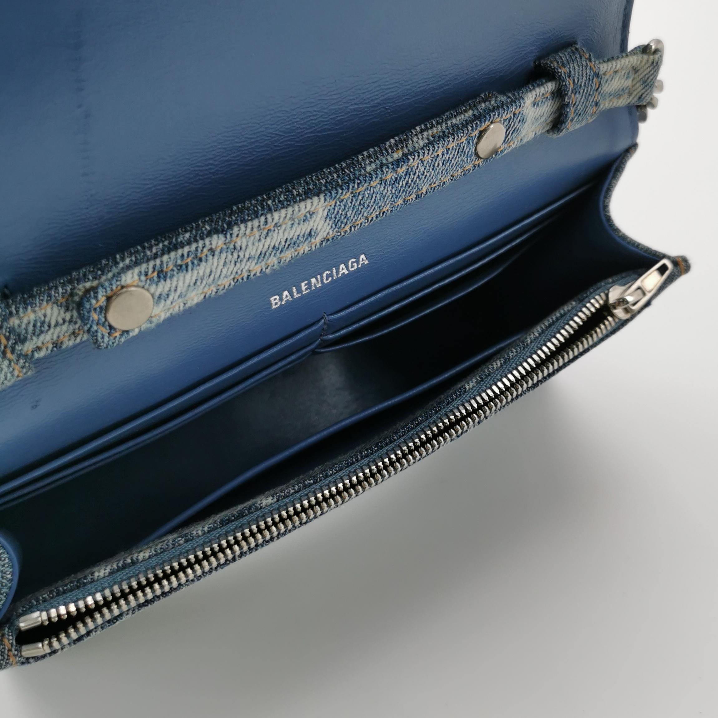 Balenciaga Hourglass Chain Wallet BB Monogram Denim — photo 7 of 14