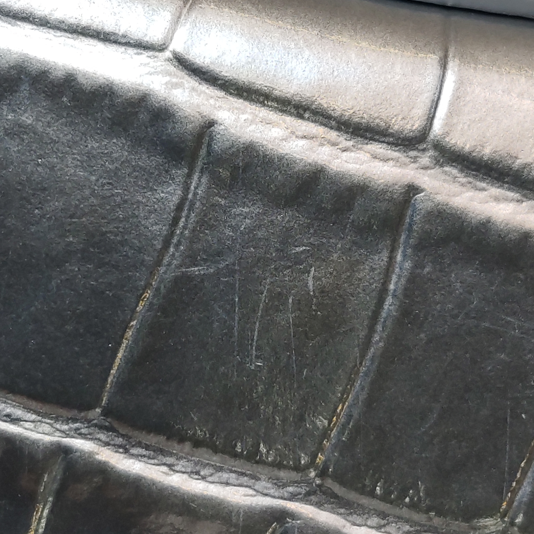 Balenciaga Hourglass Chain Wallet Crocodile Embossed Leather — photo 12 of 19