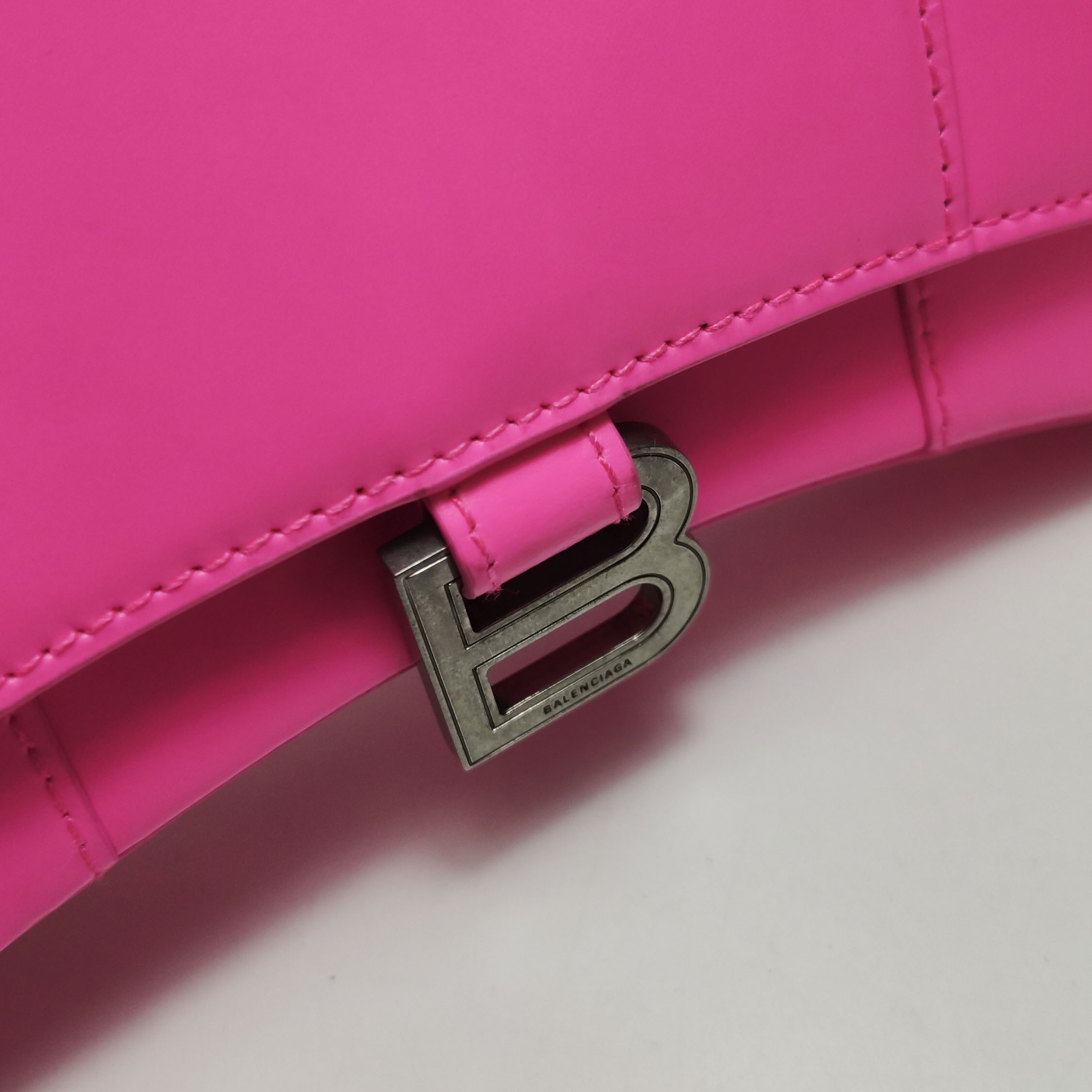 Balenciaga Hourglass Chain Wallet Leather — photo 11 of 13