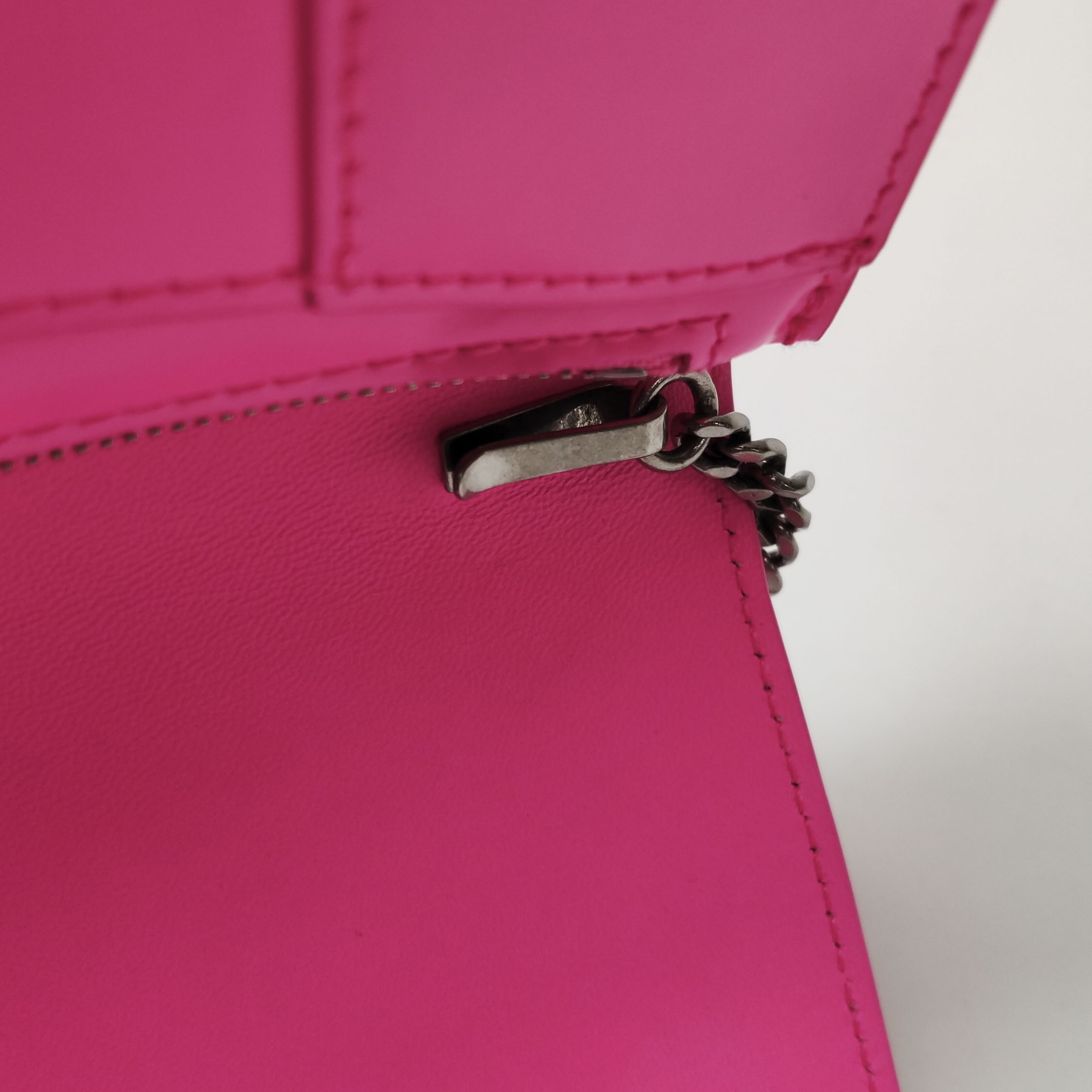Balenciaga Hourglass Chain Wallet Leather — photo 9 of 13