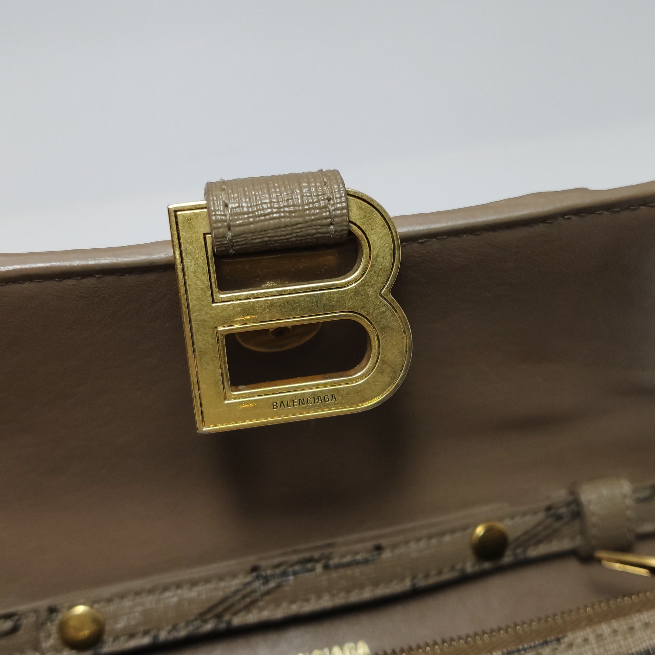 Balenciaga Hourglass Chain Wallet BB Monogram — photo 15 of 16