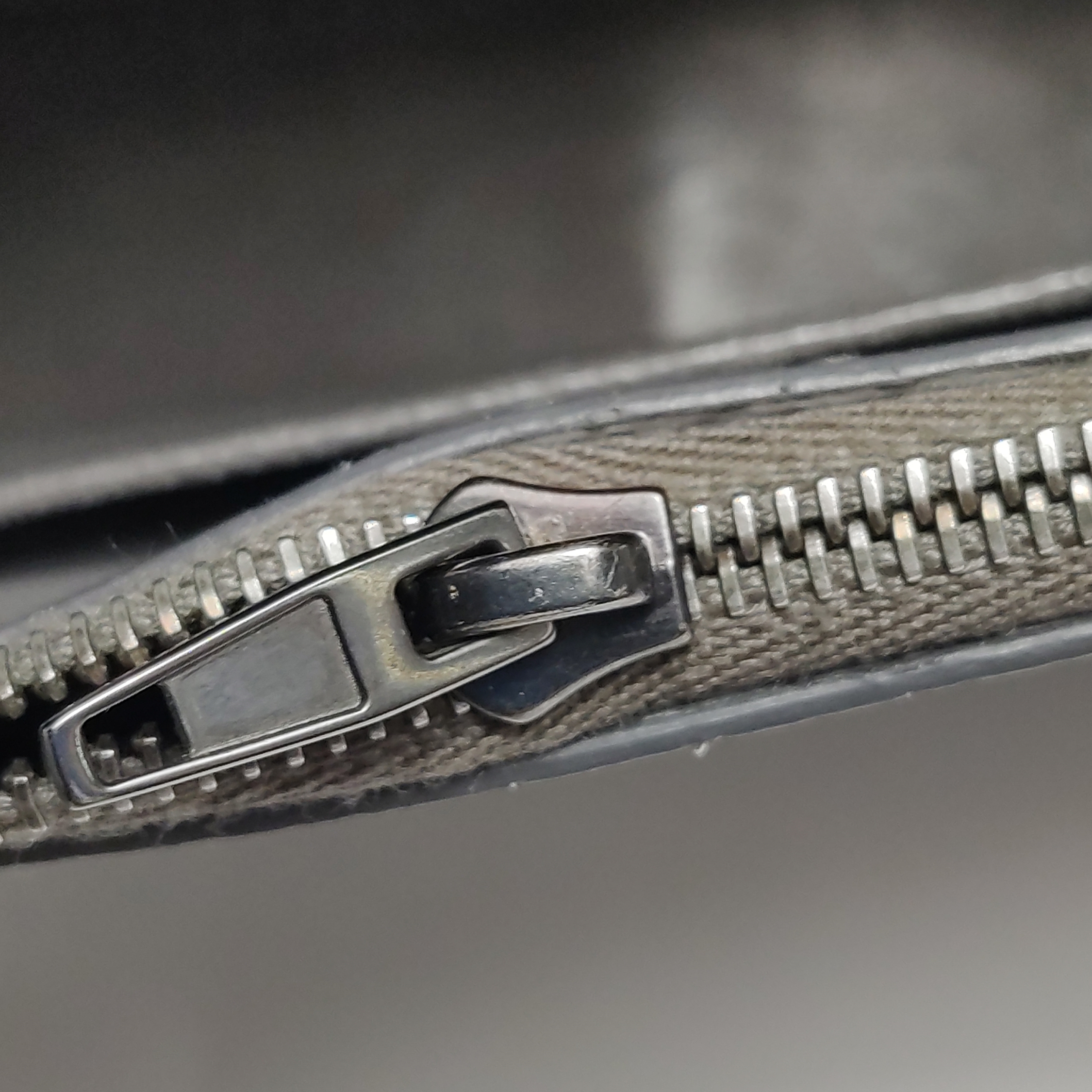 Balenciaga Hourglass Chain Wallet Leather — photo 14 of 20