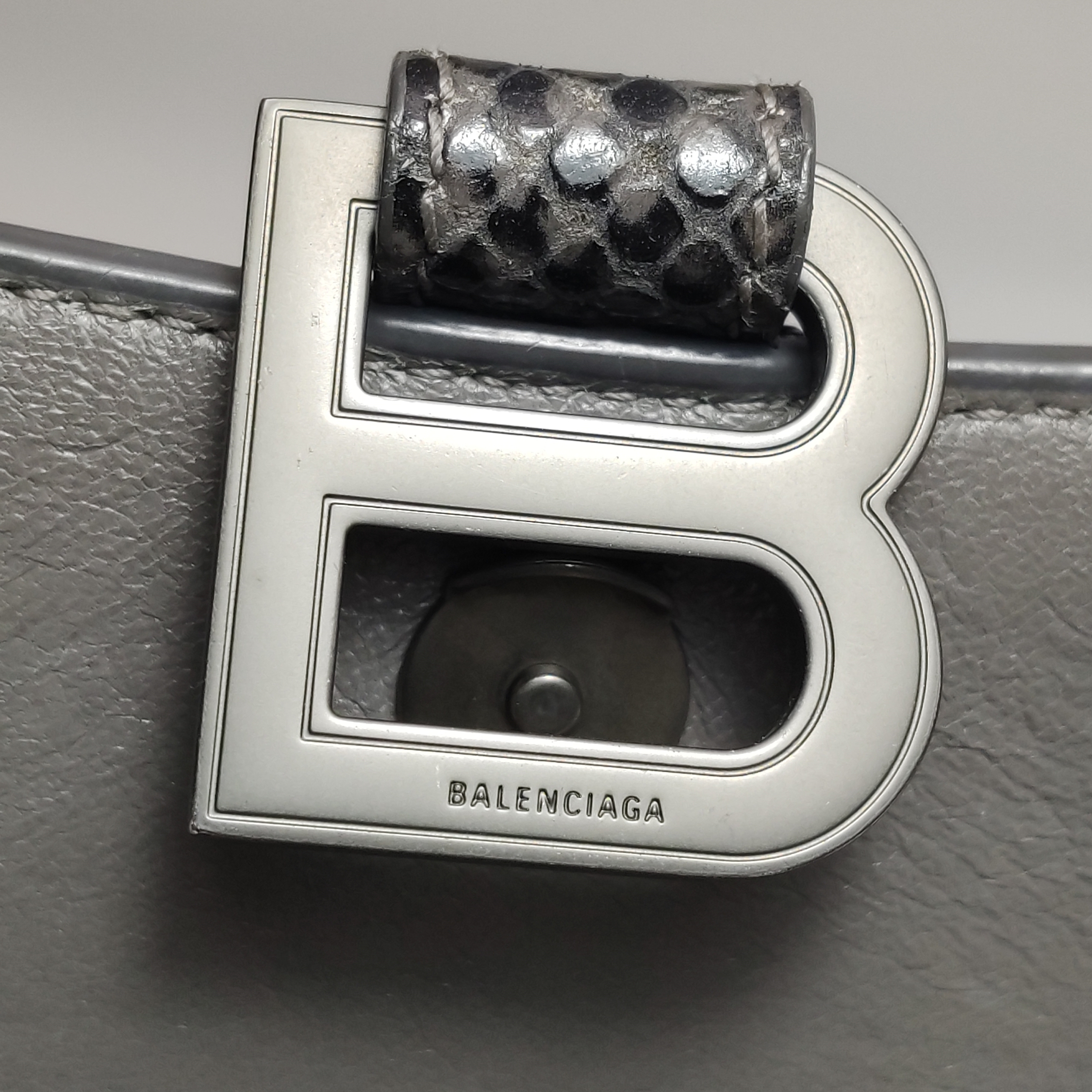 Balenciaga Hourglass Chain Wallet Leather — photo 15 of 20