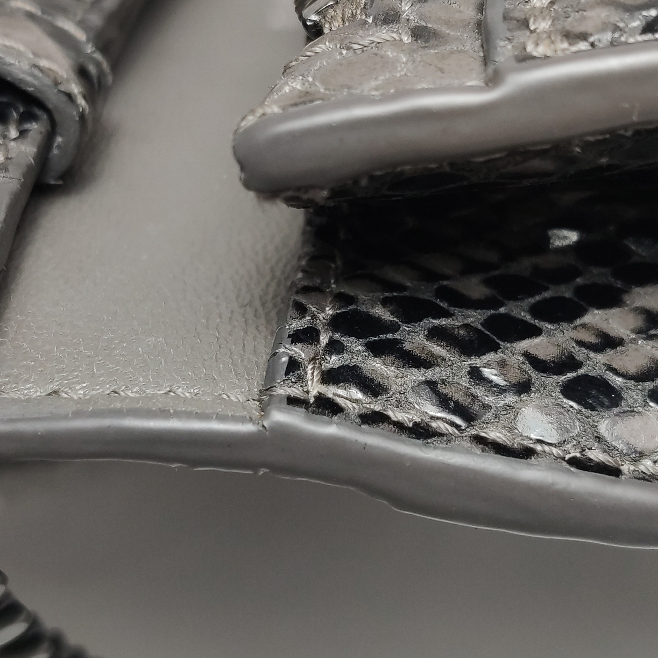 Balenciaga Hourglass Chain Wallet Leather — photo 16 of 20
