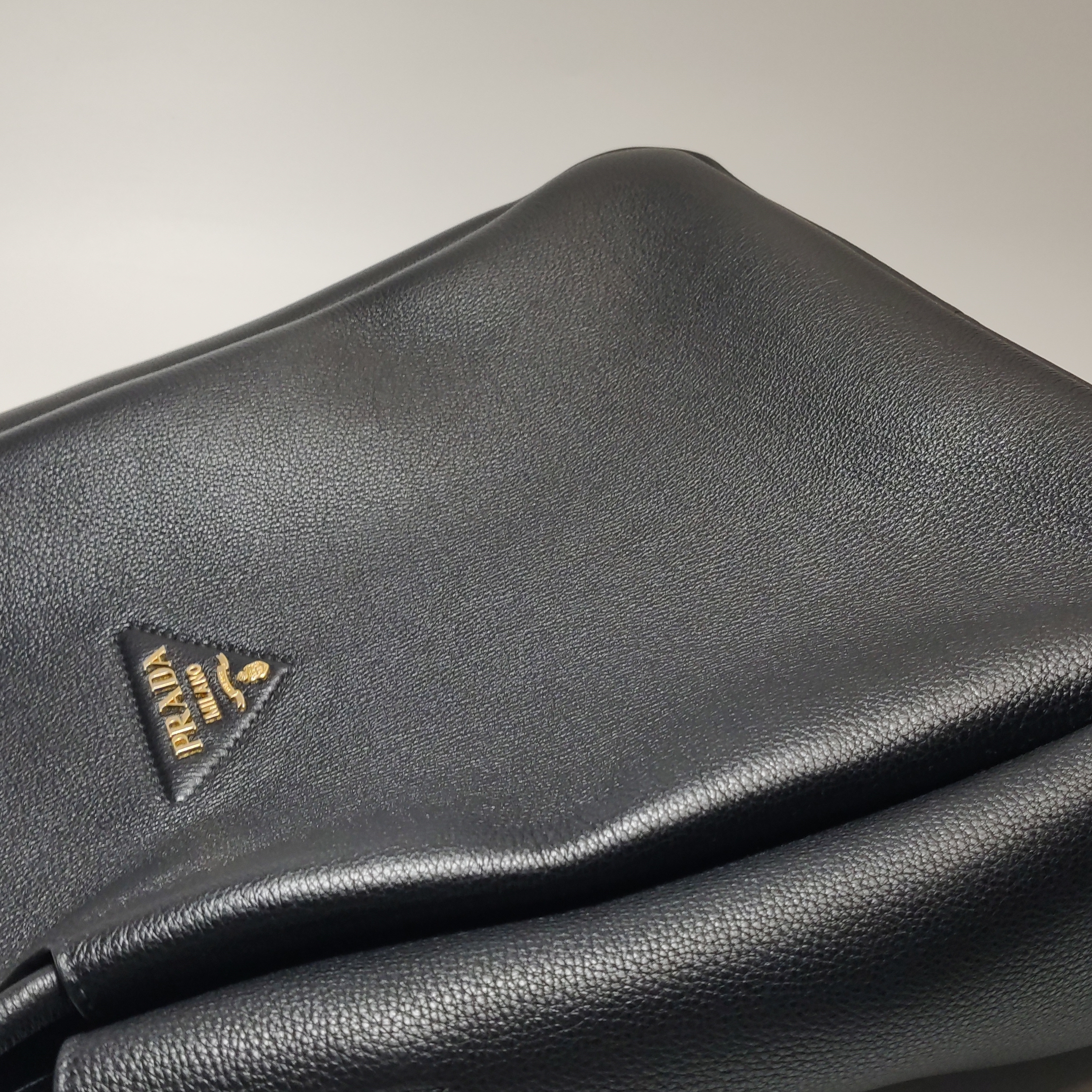 Prada Tote Soft Cowhide leather Medium — photo 7 of 16