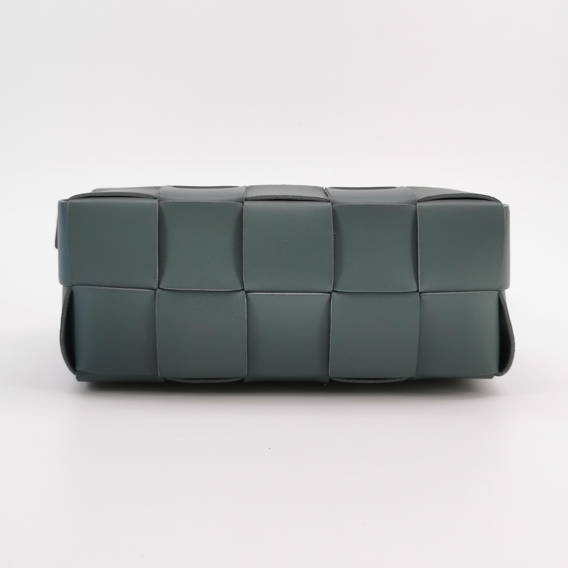 Bottega Veneta Brick Cassette Shoulder Bag Maxi Intrecciato Leather Small — photo 6 of 16