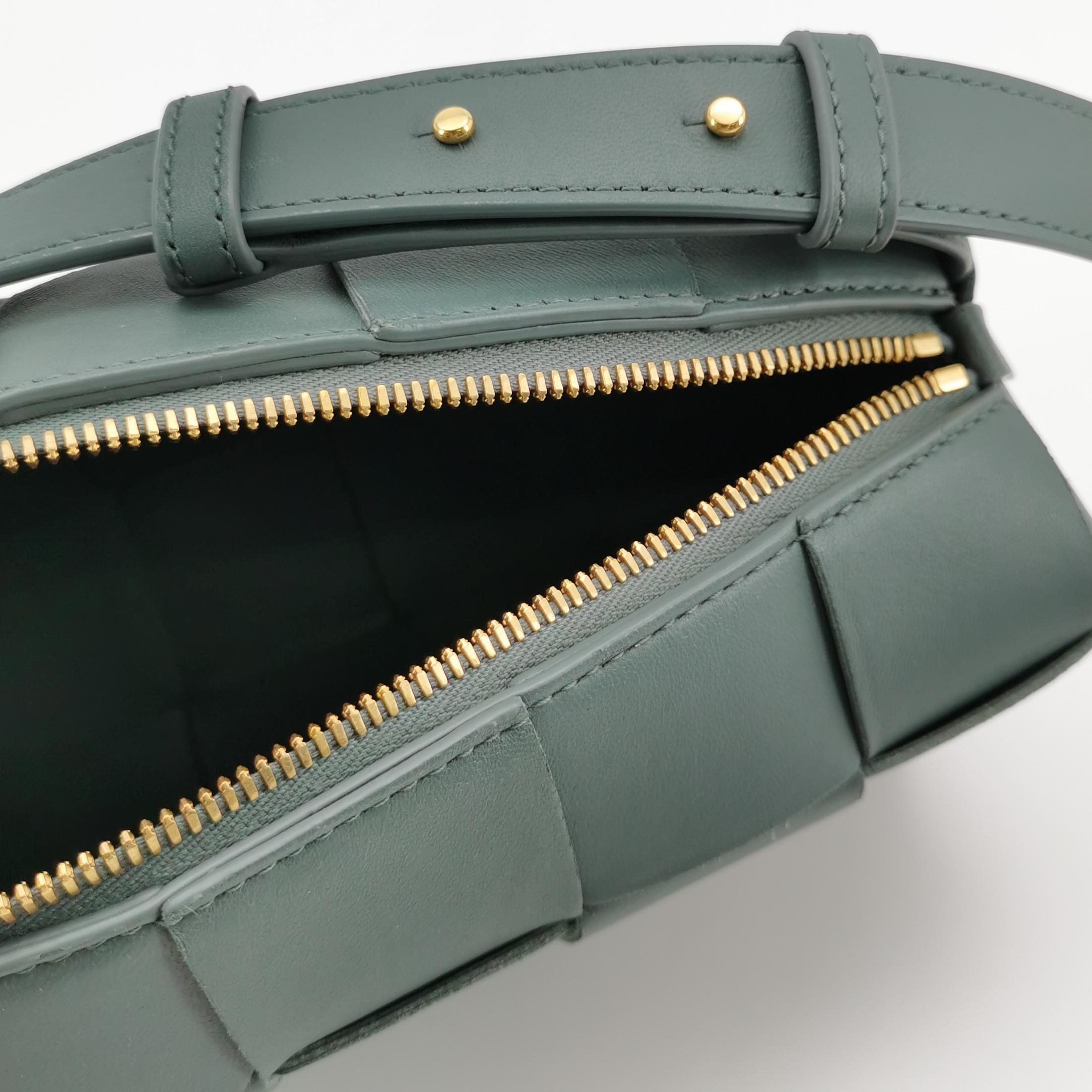 Bottega Veneta Brick Cassette Shoulder Bag Maxi Intrecciato Leather Small — photo 7 of 16