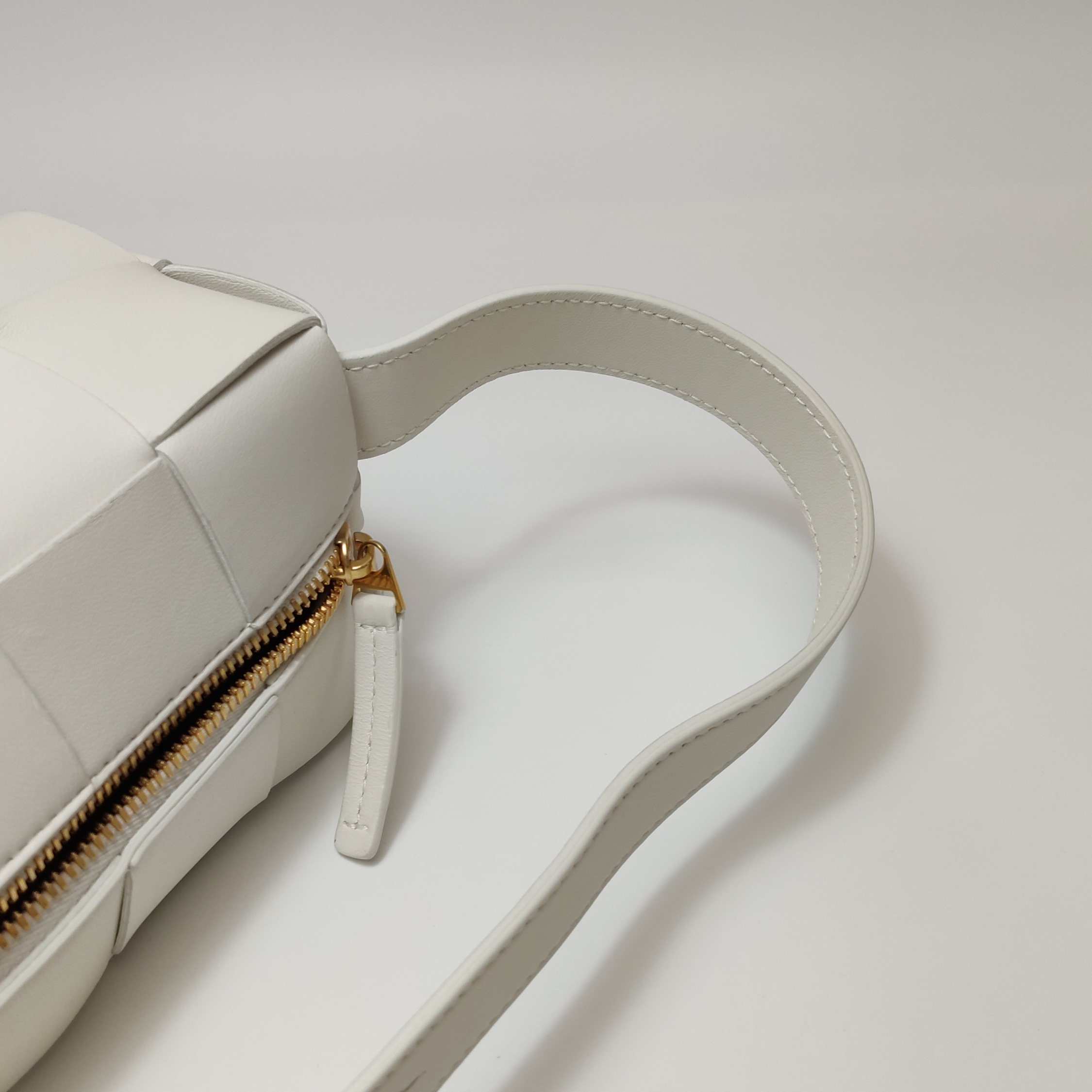 Bottega Veneta Brick Cassette Shoulder Bag Maxi Intrecciato Leather Small — photo 13 of 13