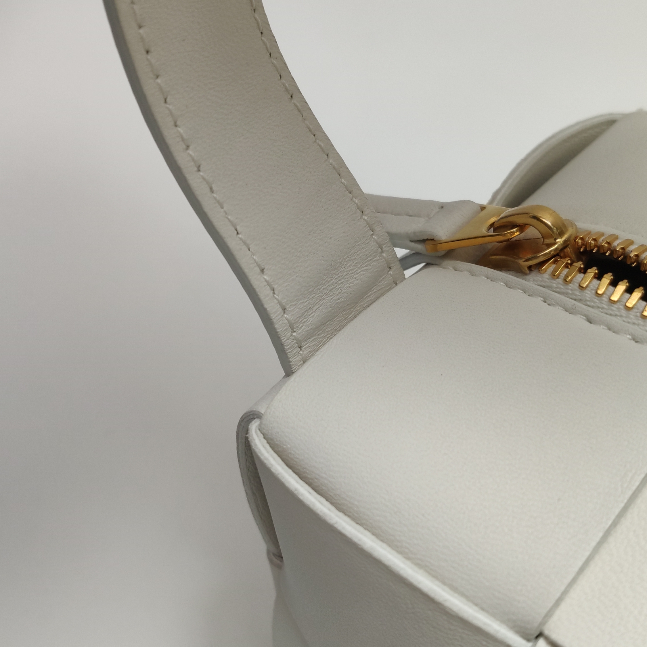 Bottega Veneta Brick Cassette Shoulder Bag Maxi Intrecciato Leather Small — photo 12 of 13