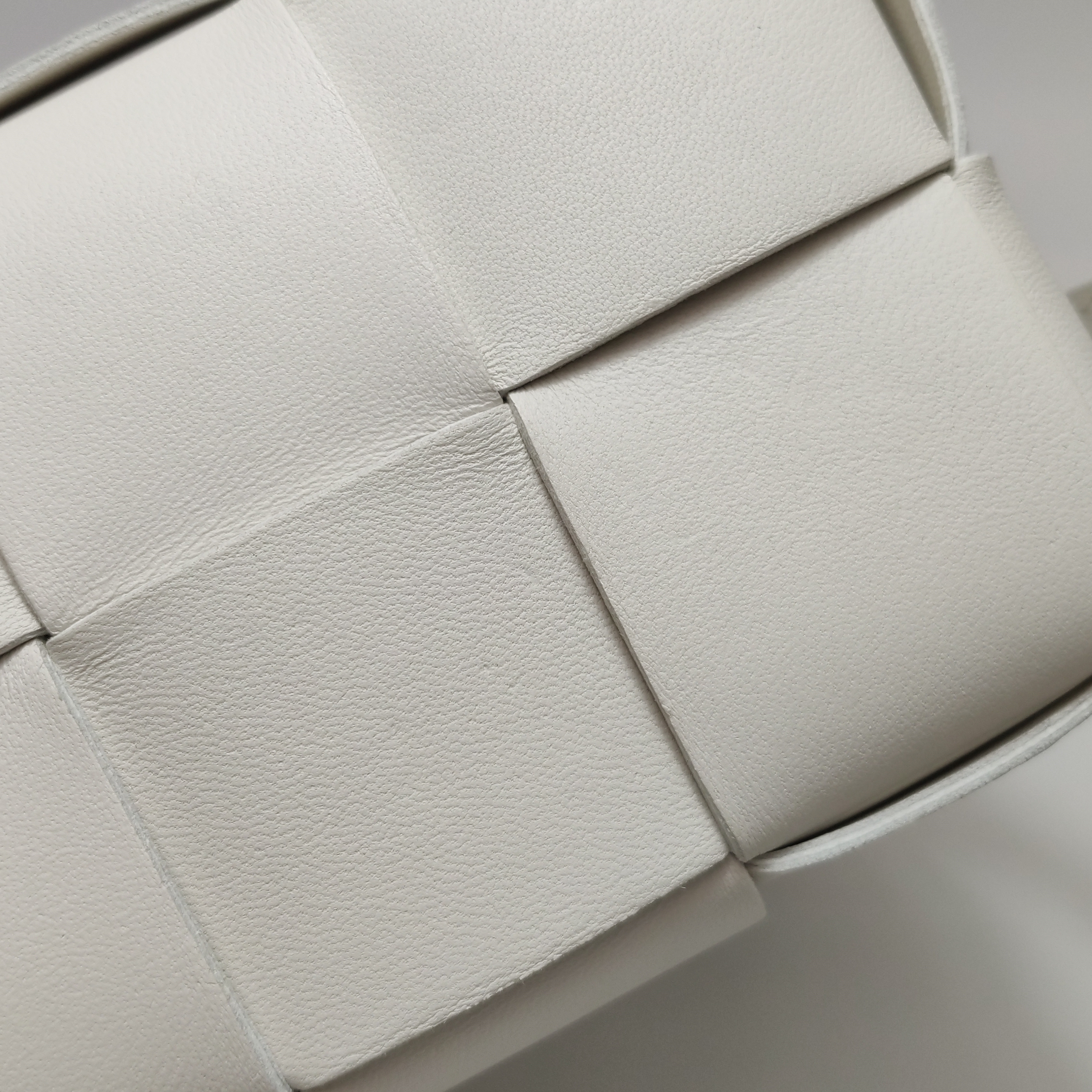 Bottega Veneta Brick Cassette Shoulder Bag Maxi Intrecciato Leather Small — photo 9 of 13