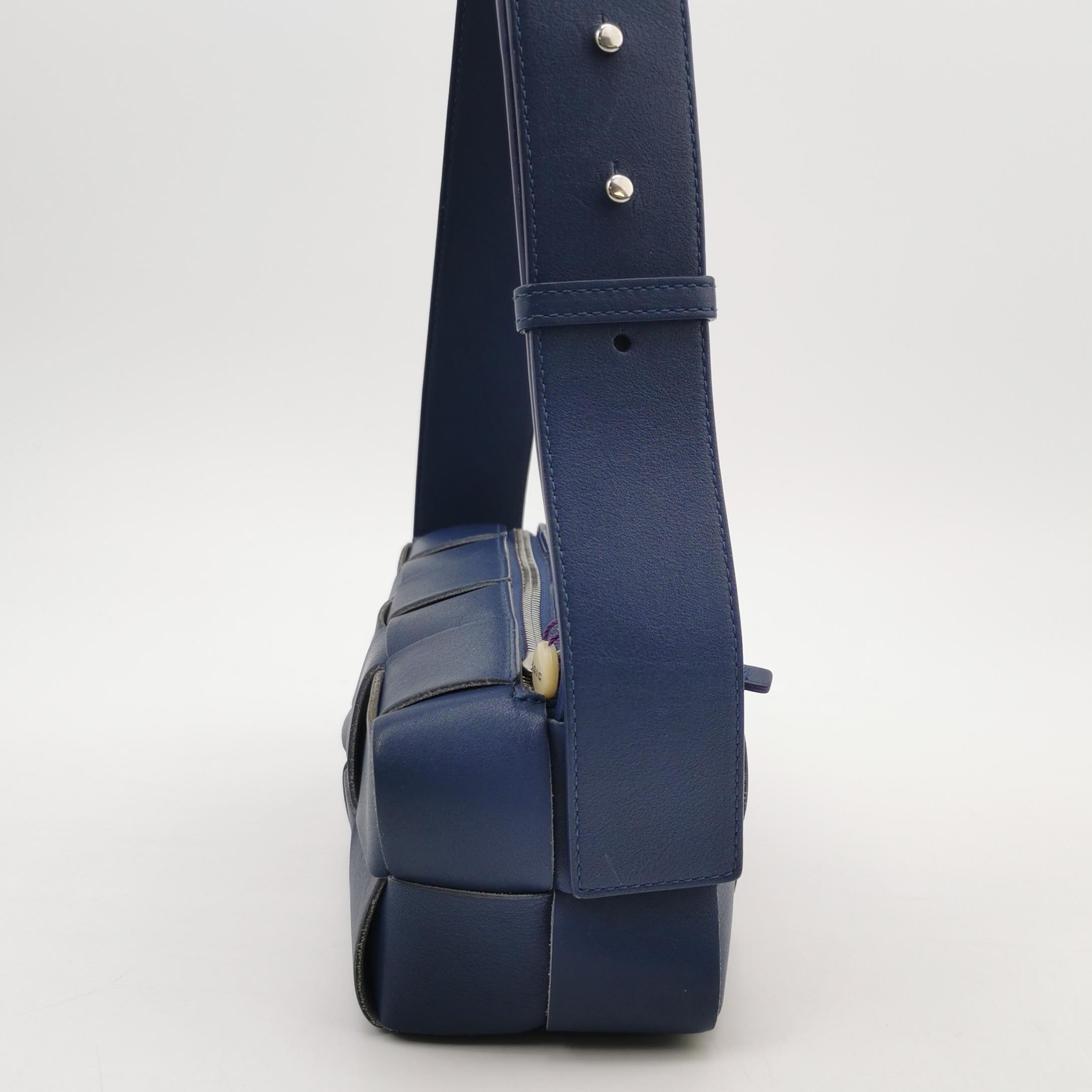 Bottega Veneta Brick Cassette Shoulder Bag Maxi Intrecciato Leather Small — photo 3 of 17