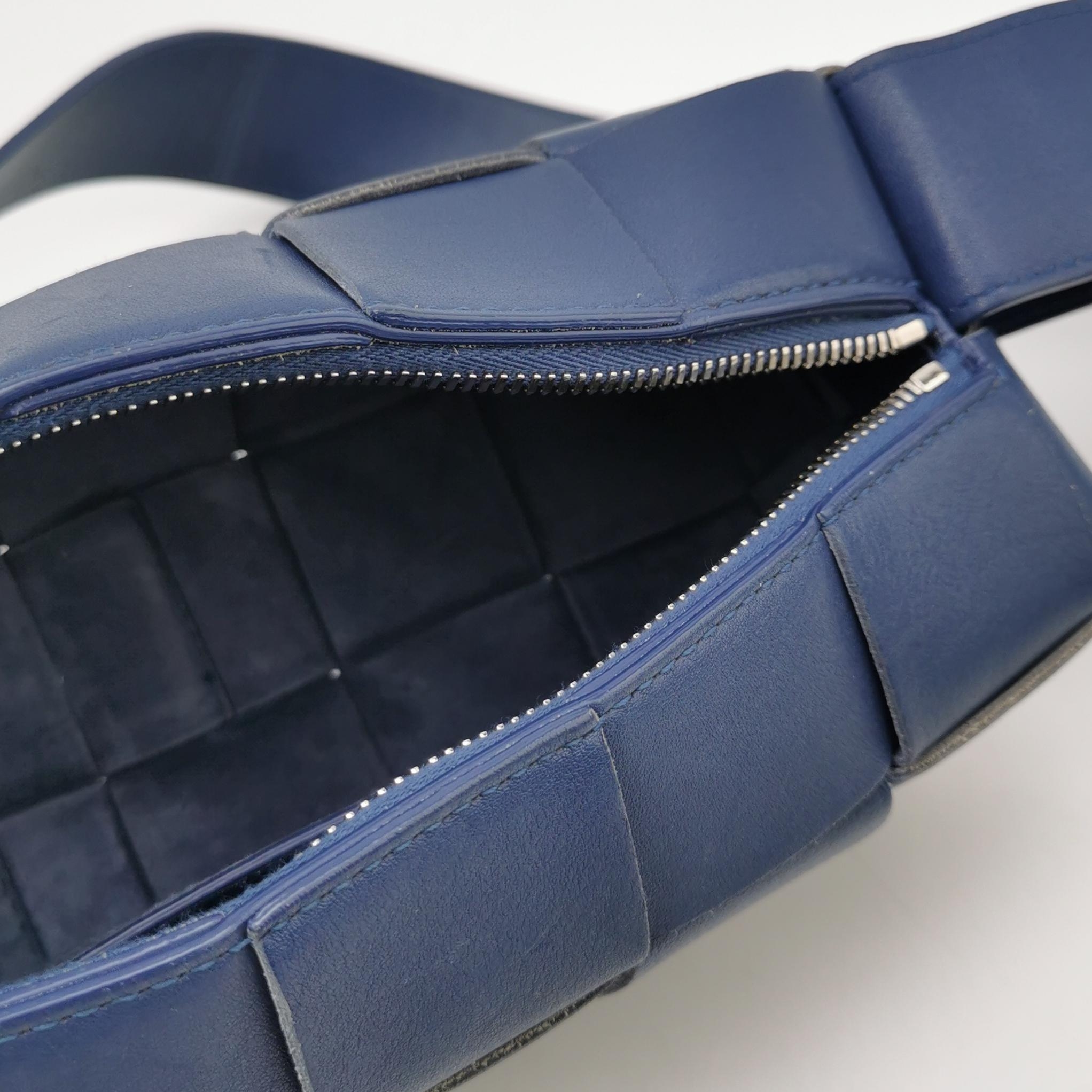 Bottega Veneta Brick Cassette Shoulder Bag Maxi Intrecciato Leather Small — photo 7 of 17
