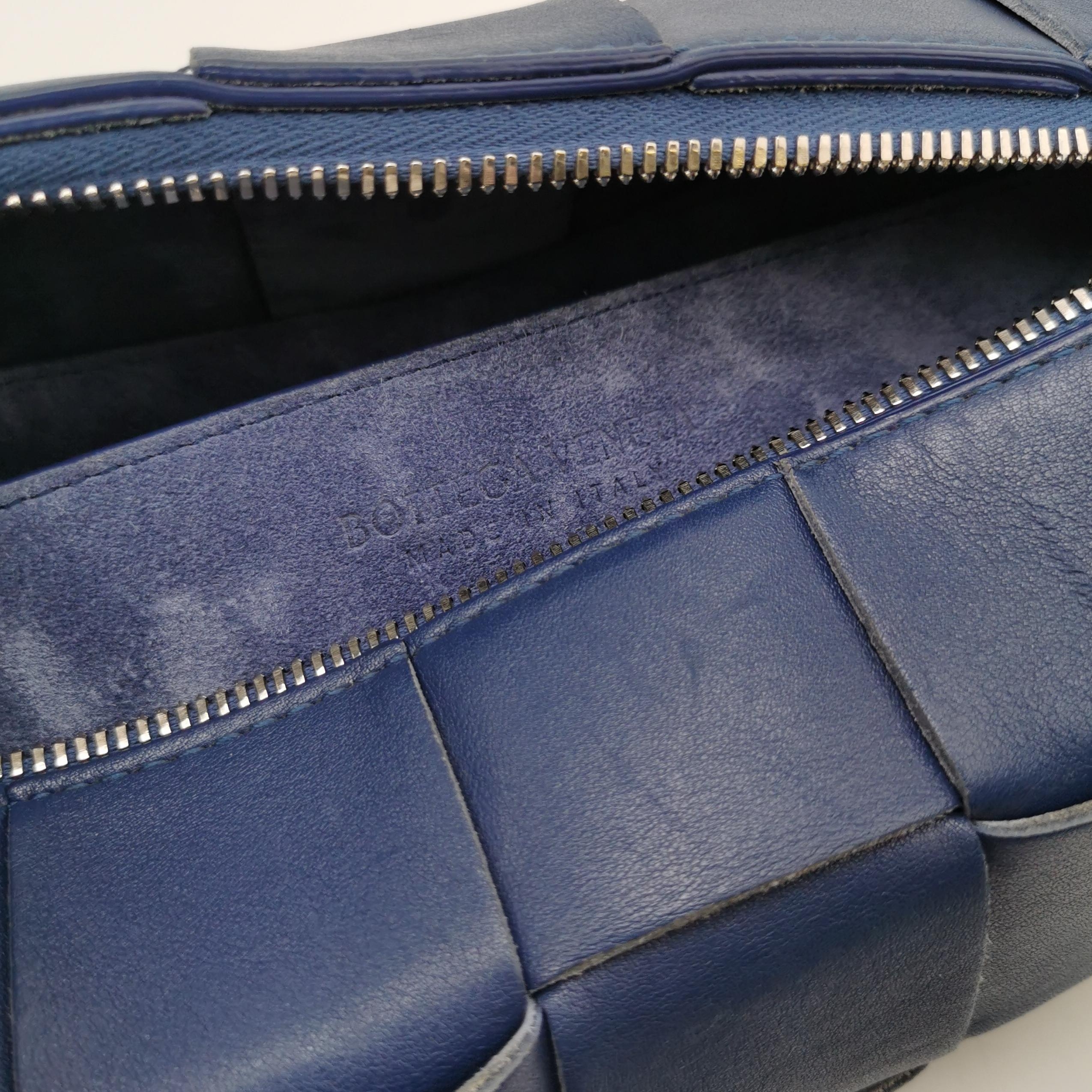 Bottega Veneta Brick Cassette Shoulder Bag Maxi Intrecciato Leather Small — photo 8 of 17