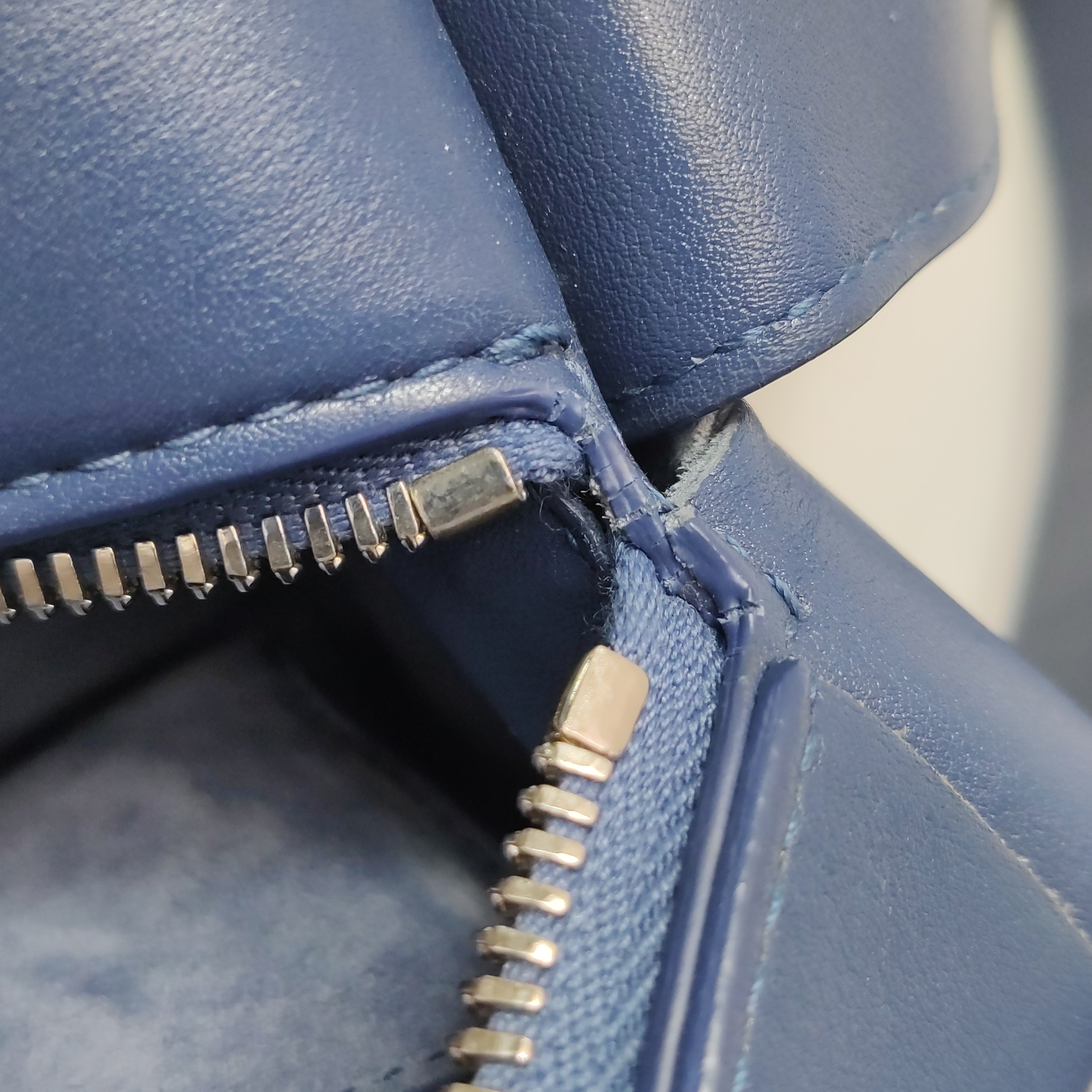 Bottega Veneta Brick Cassette Shoulder Bag Maxi Intrecciato Leather Small — photo 14 of 17