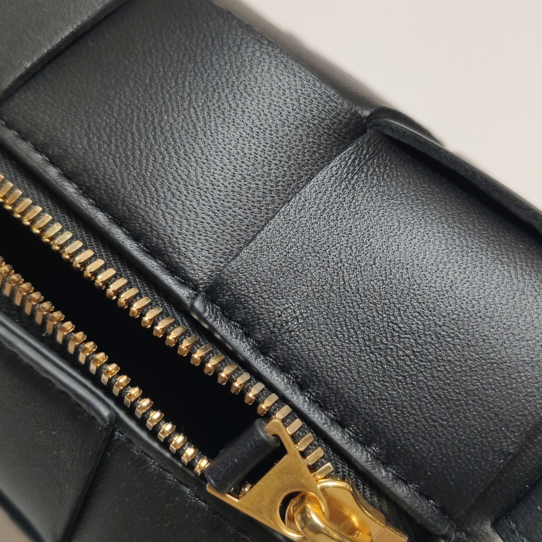 Bottega Veneta Brick Cassette Shoulder Bag Maxi Intrecciato Leather Small — photo 8 of 9