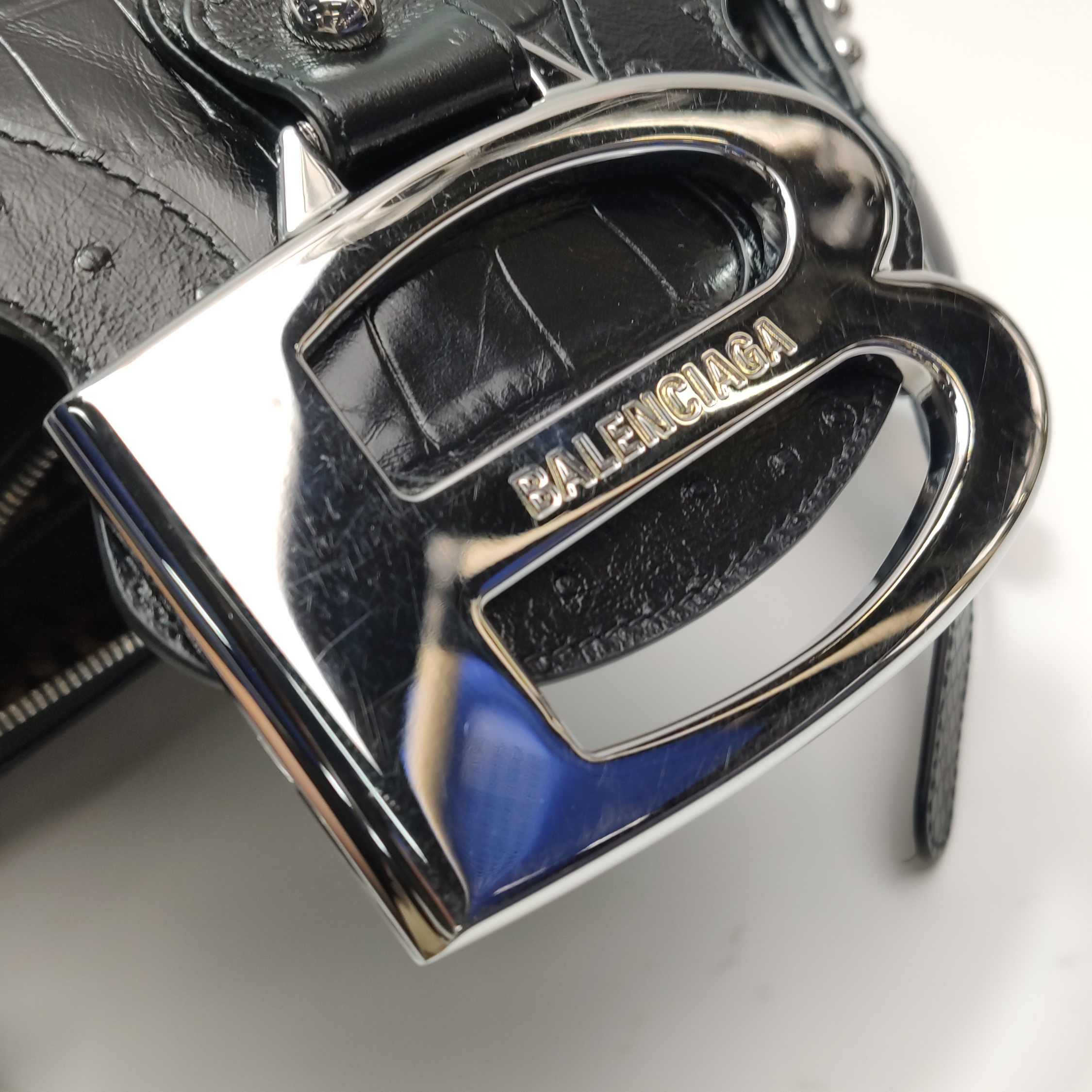 Balenciaga Essex Shoulder Bag Leather — photo 10 of 17