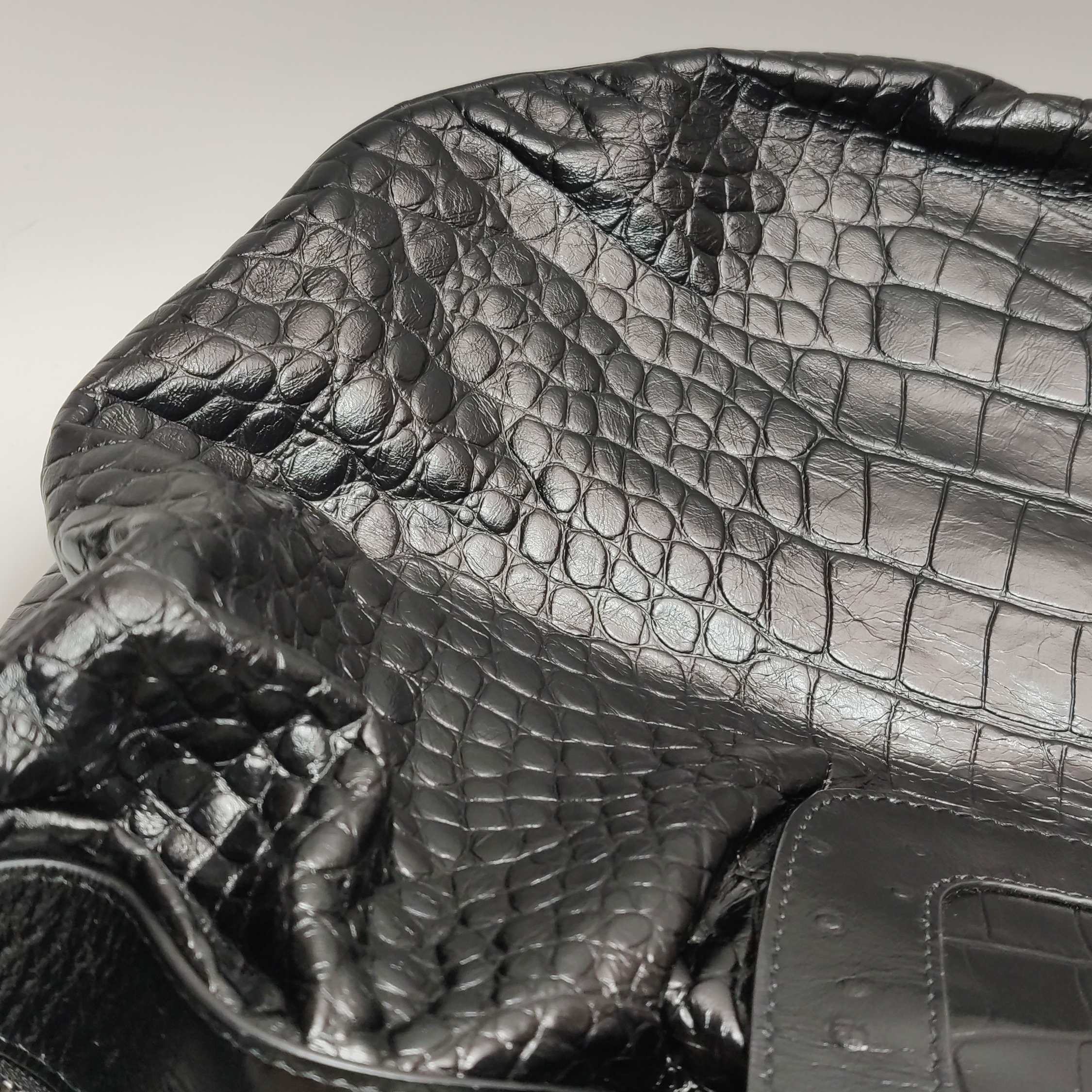 Balenciaga Essex Shoulder Bag Leather — photo 17 of 17