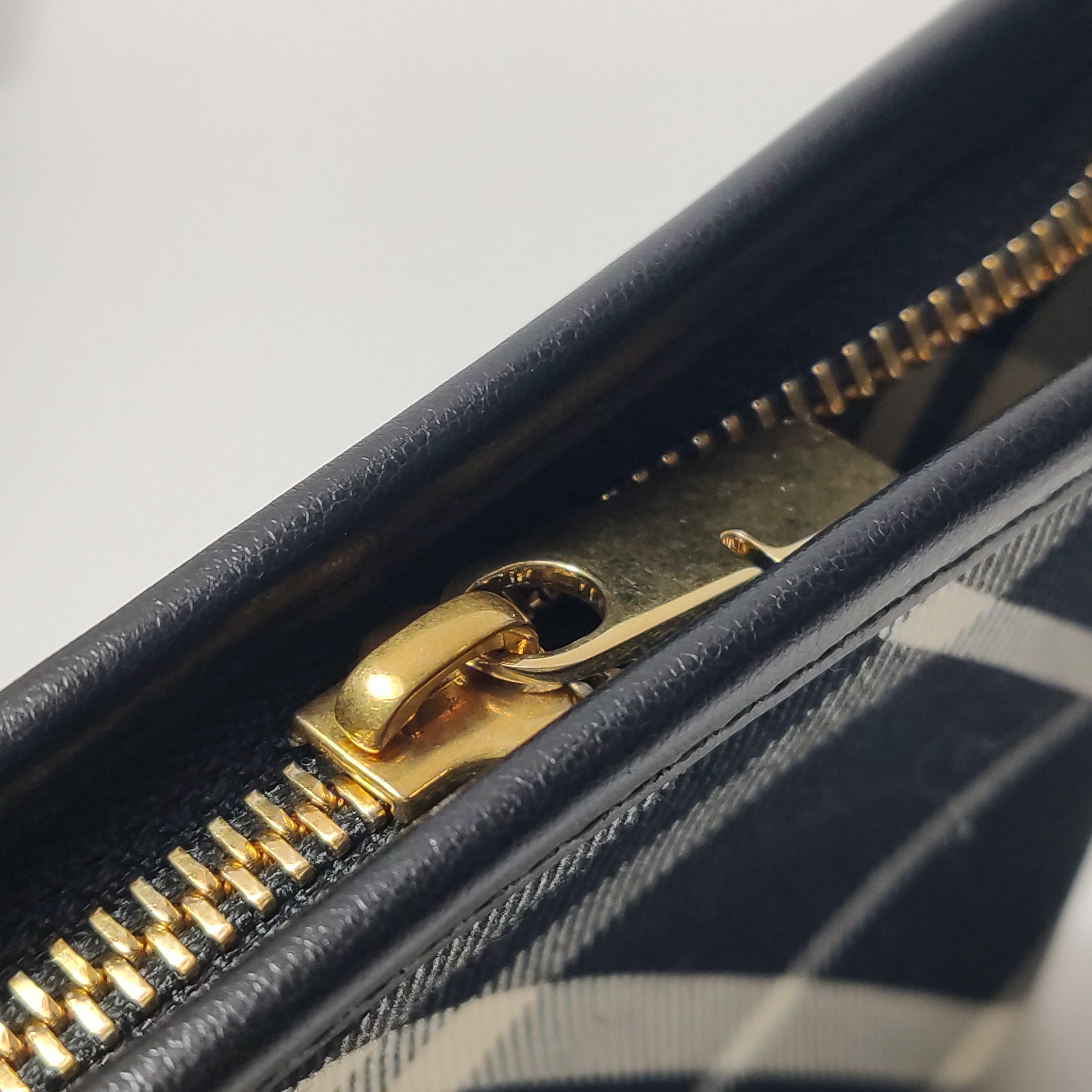 Burberry East-West Tote Vintage Check Canvas — photo 13 of 17