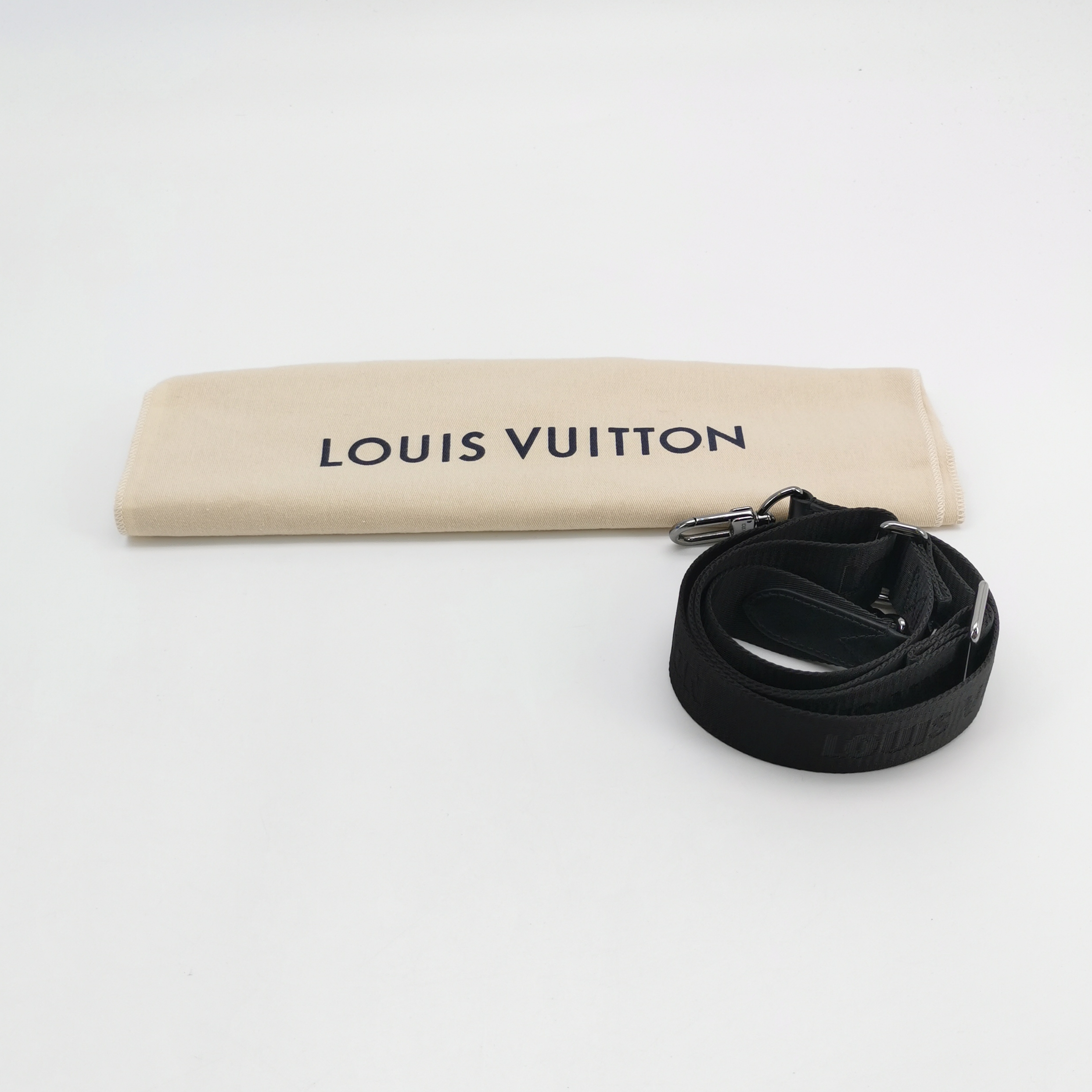 Louis Vuitton(LV) Trio Messenger Bag Reverse Monogram Eclipse Canvas — photo 8 of 15