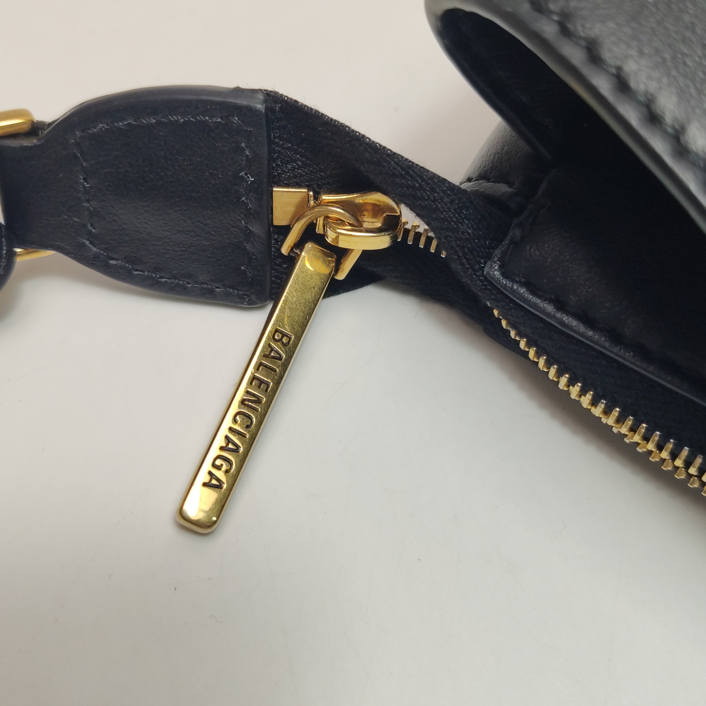 Balenciaga Rodeo Sling Pochette Shoulder Bag Leather — photo 13 of 15