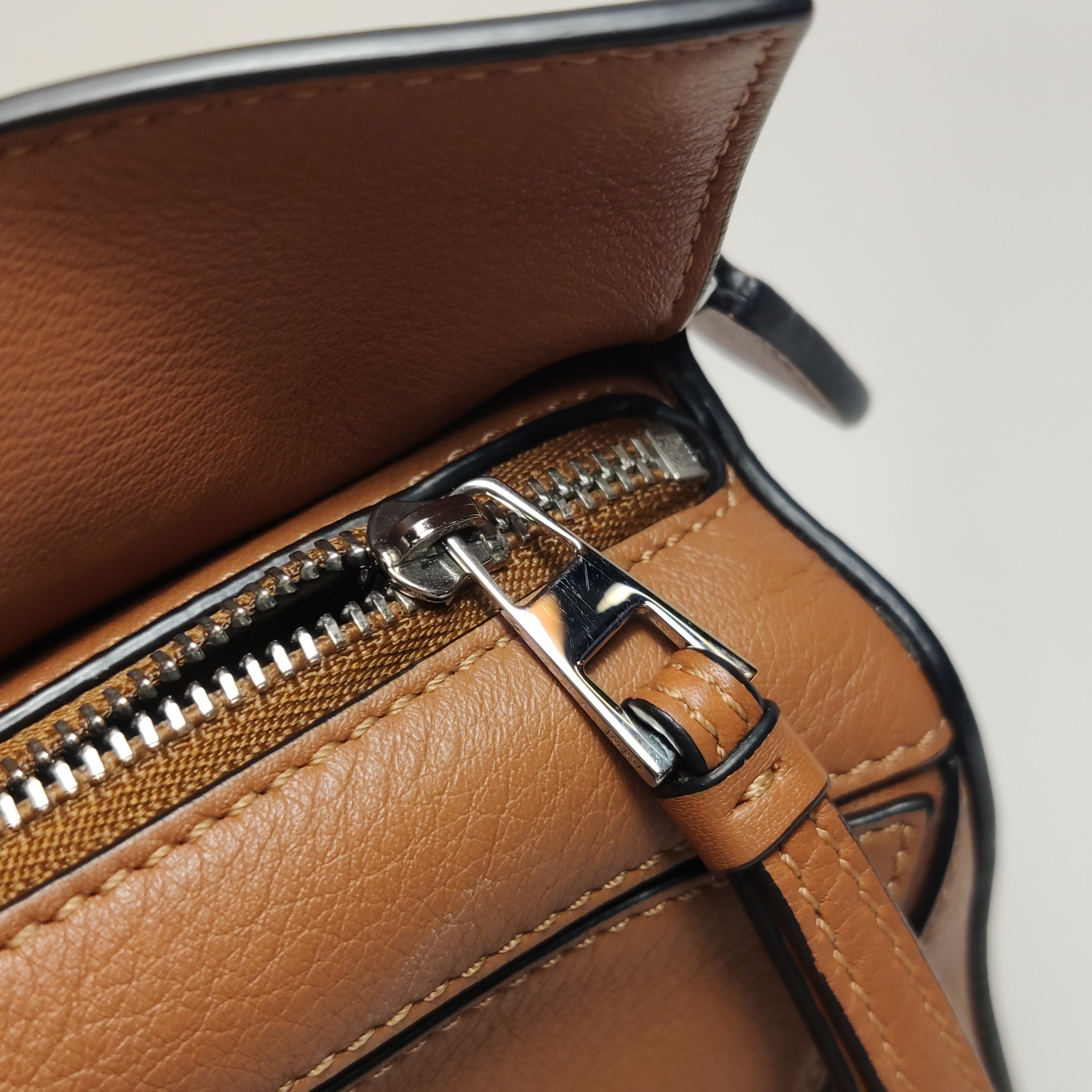 Loewe Puzzle Bag Leather Mini — photo 10 of 17