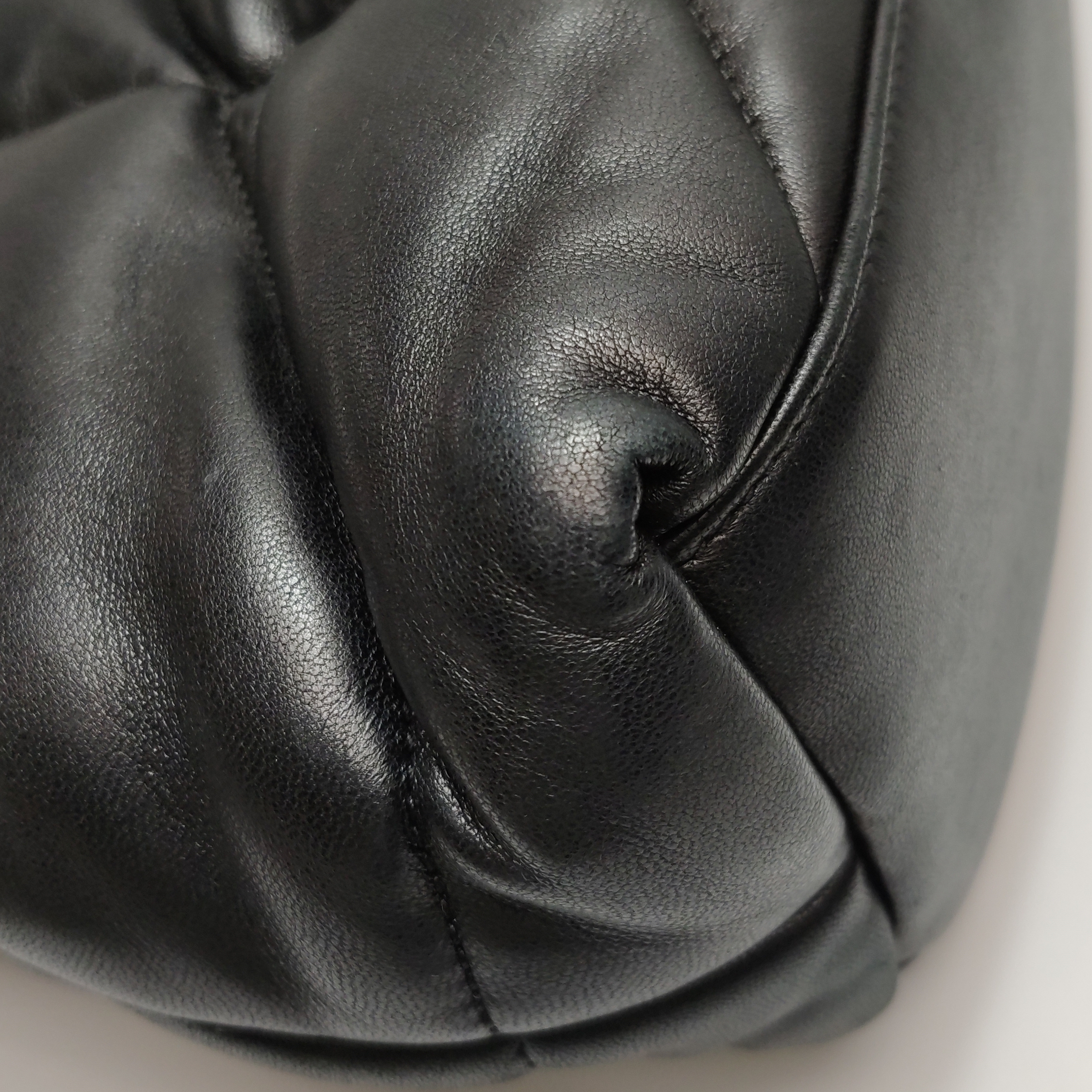Saint Laurent(YSL) Loulou Puffer Shoulder Bag Quilted Leather Medium — photo 11 of 18