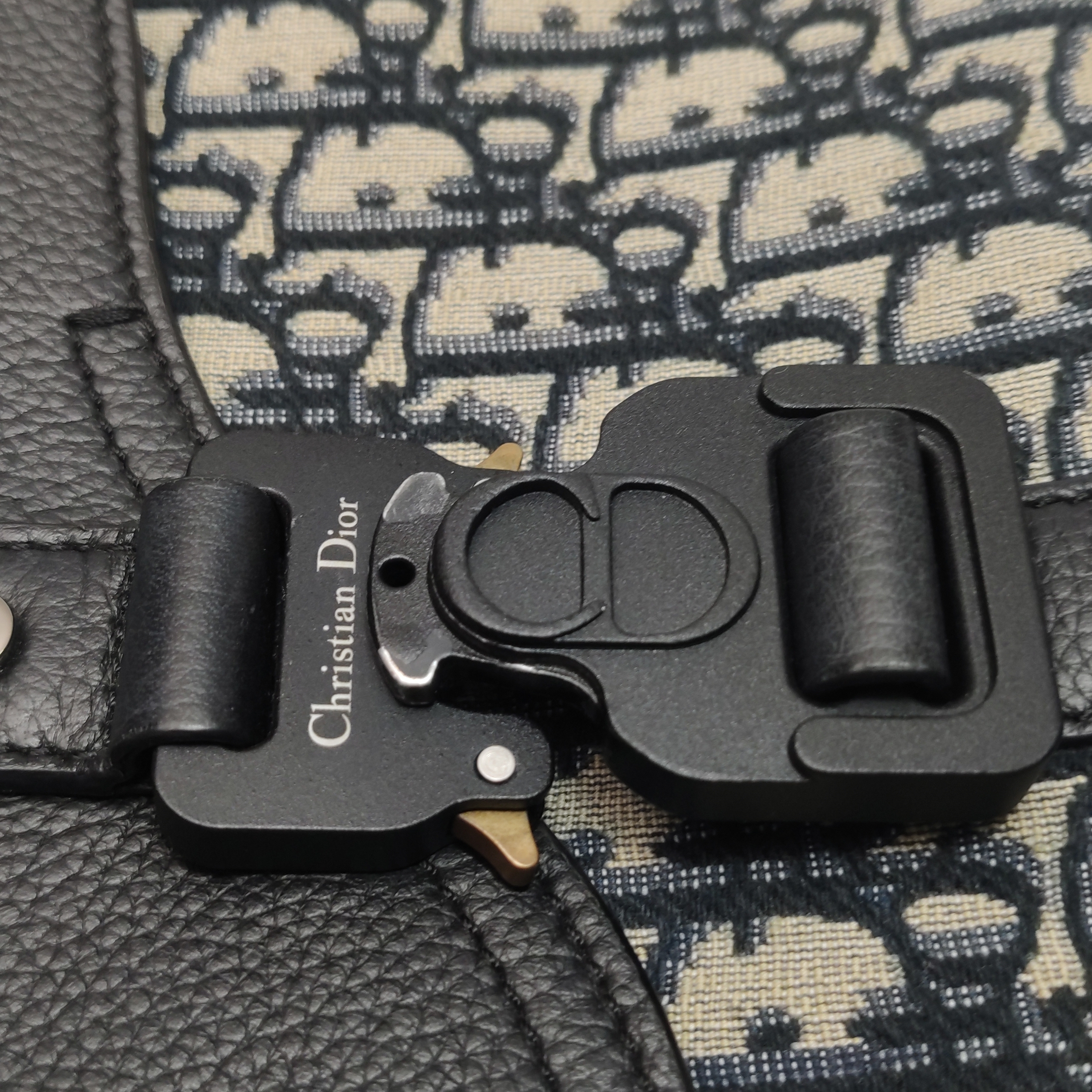 Christian Dior Saddle Buckle Flap Messenger Bag Oblique Canvas and Leather Small — photo 12 of 13